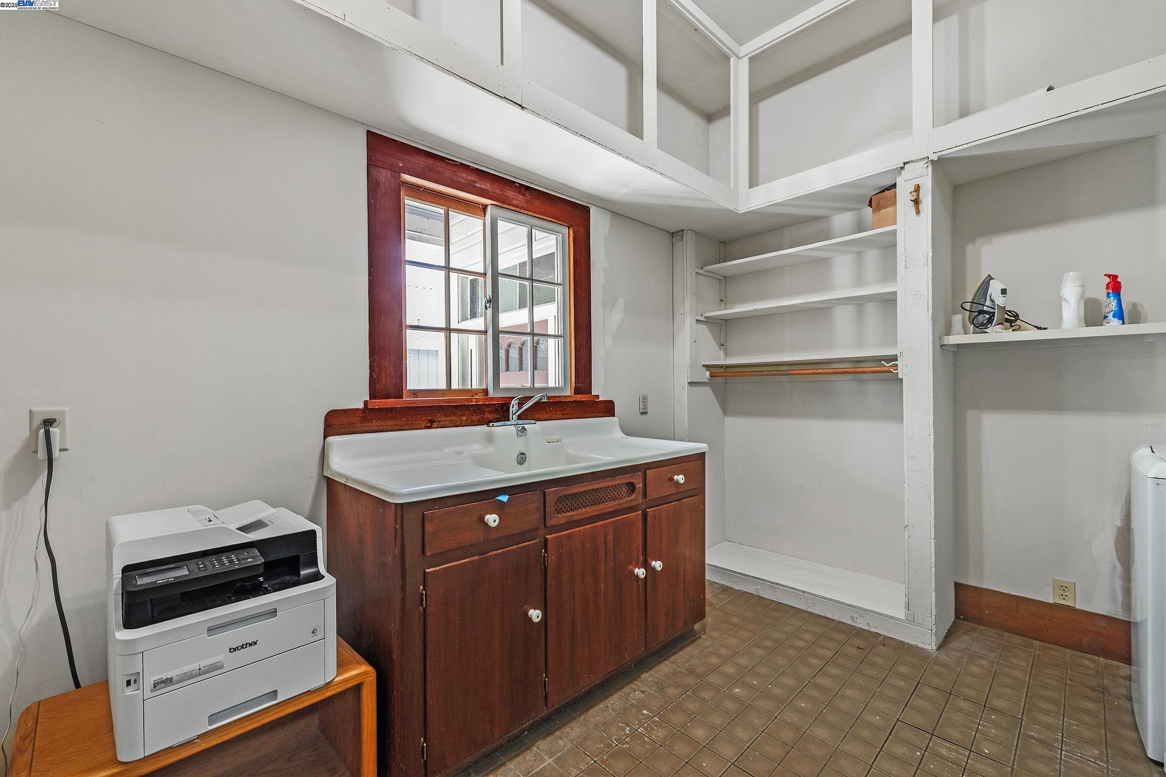 Detail Gallery Image 22 of 54 For 2211 College Avenue, Livermore,  CA 94550 - 6 Beds | 3 Baths
