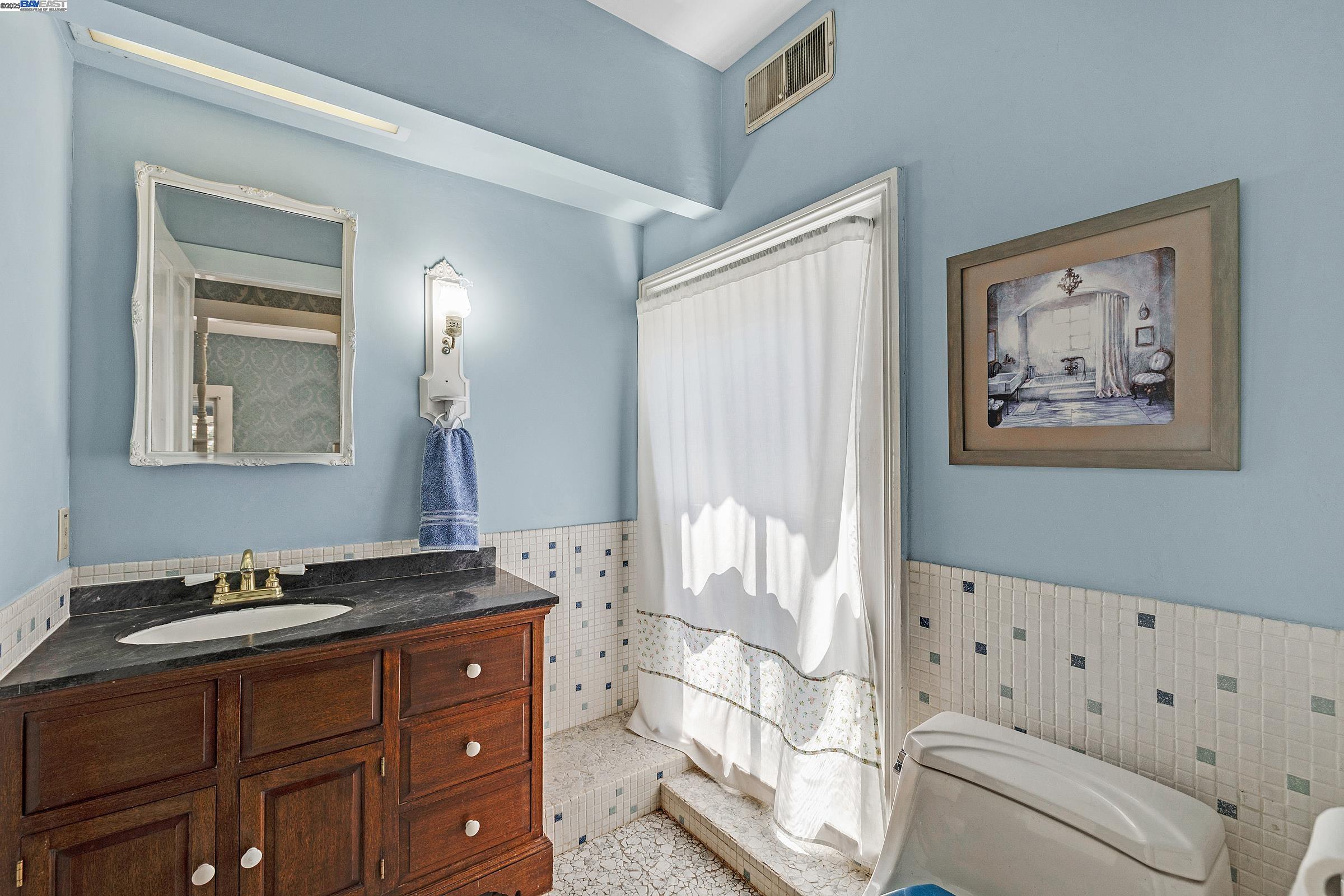 Detail Gallery Image 26 of 54 For 2211 College Avenue, Livermore,  CA 94550 - 6 Beds | 3 Baths