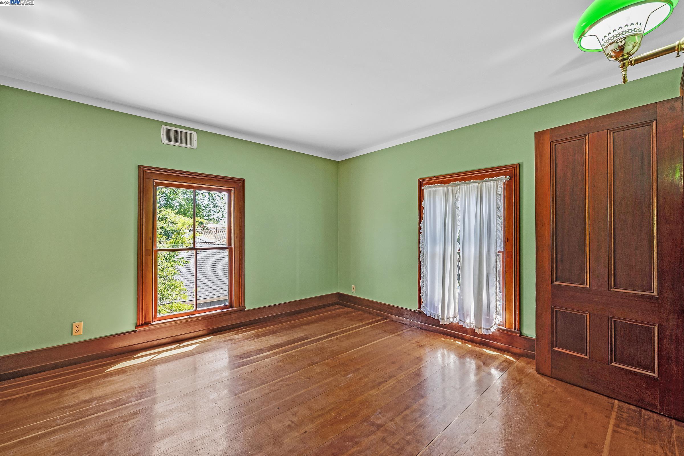 Detail Gallery Image 28 of 54 For 2211 College Avenue, Livermore,  CA 94550 - 6 Beds | 3 Baths