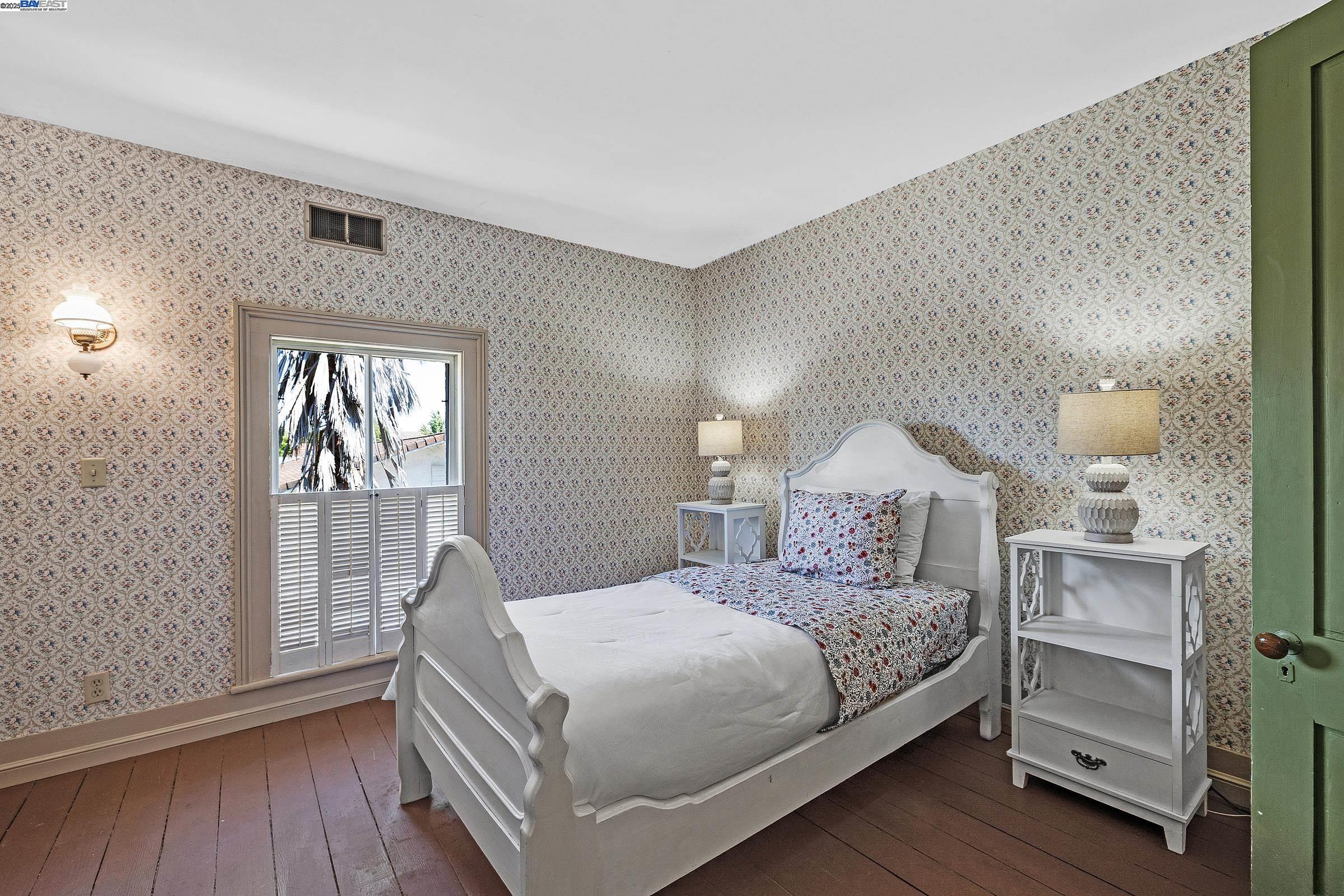 Detail Gallery Image 29 of 54 For 2211 College Avenue, Livermore,  CA 94550 - 6 Beds | 3 Baths