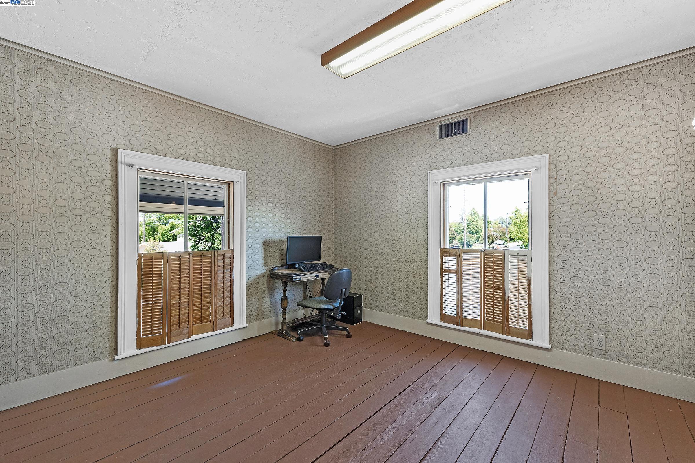 Detail Gallery Image 30 of 54 For 2211 College Avenue, Livermore,  CA 94550 - 6 Beds | 3 Baths