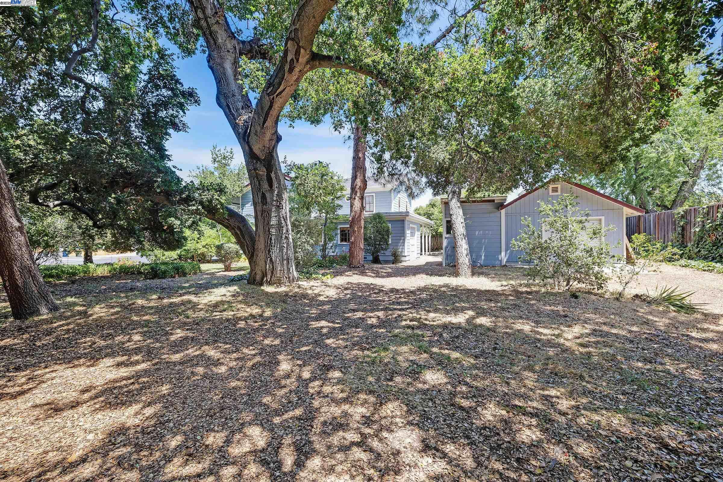 Detail Gallery Image 9 of 54 For 2211 College Avenue, Livermore,  CA 94550 - 6 Beds | 3 Baths