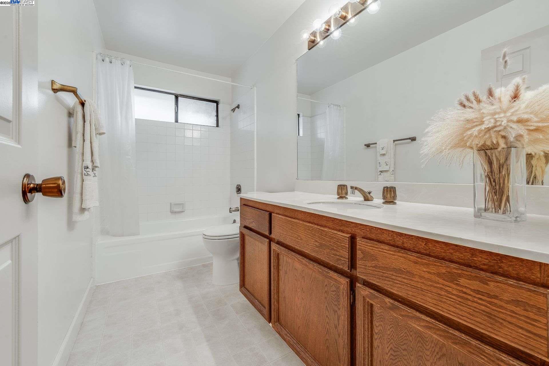 Detail Gallery Image 12 of 47 For 22135 Sevilla Rd #38,  Hayward,  CA 94541 - 2 Beds | 2 Baths