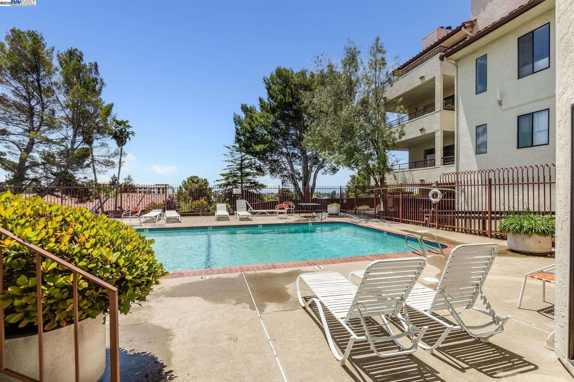 Detail Gallery Image 19 of 47 For 22135 Sevilla Rd #38,  Hayward,  CA 94541 - 2 Beds | 2 Baths