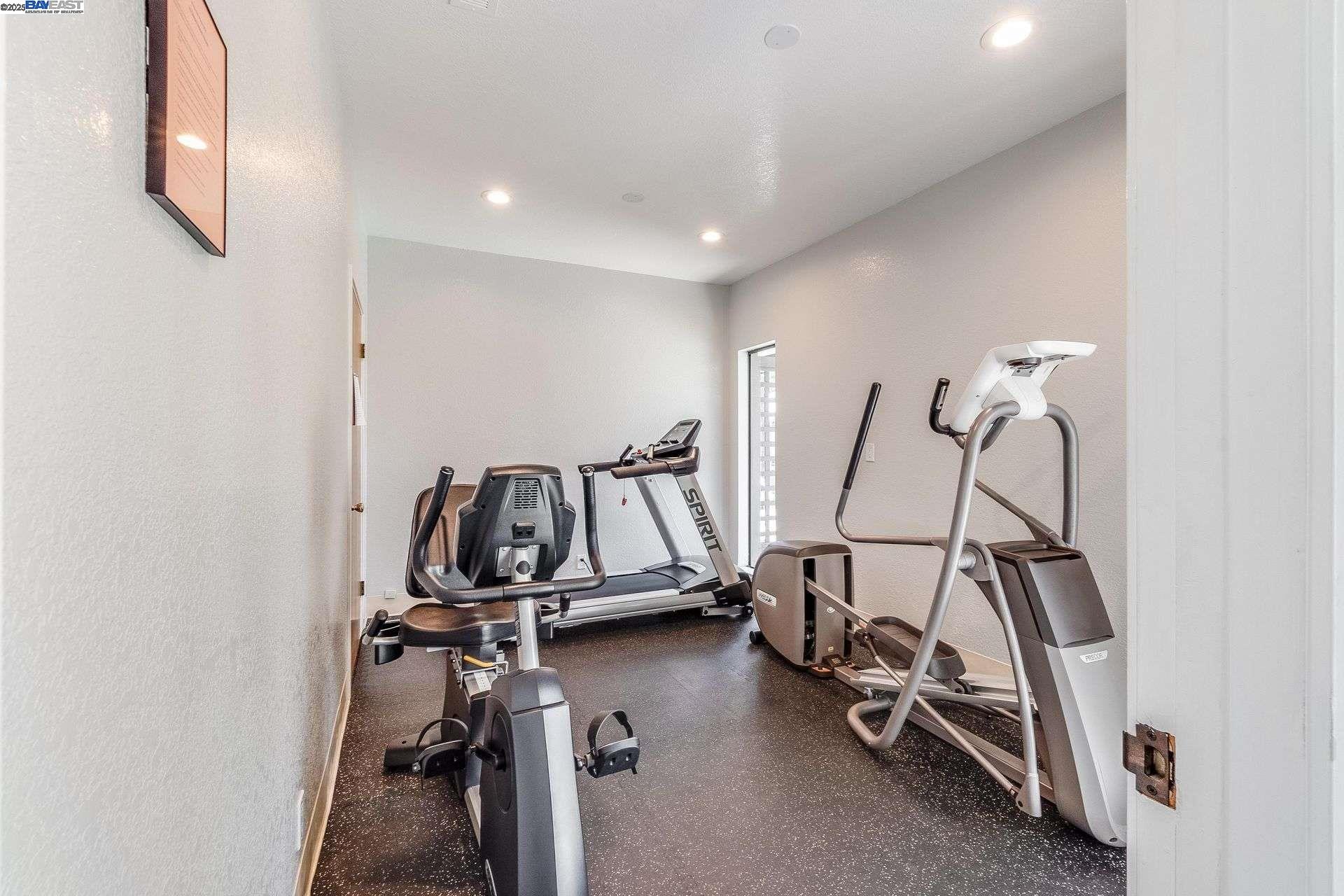 Detail Gallery Image 28 of 47 For 22135 Sevilla Rd #38,  Hayward,  CA 94541 - 2 Beds | 2 Baths