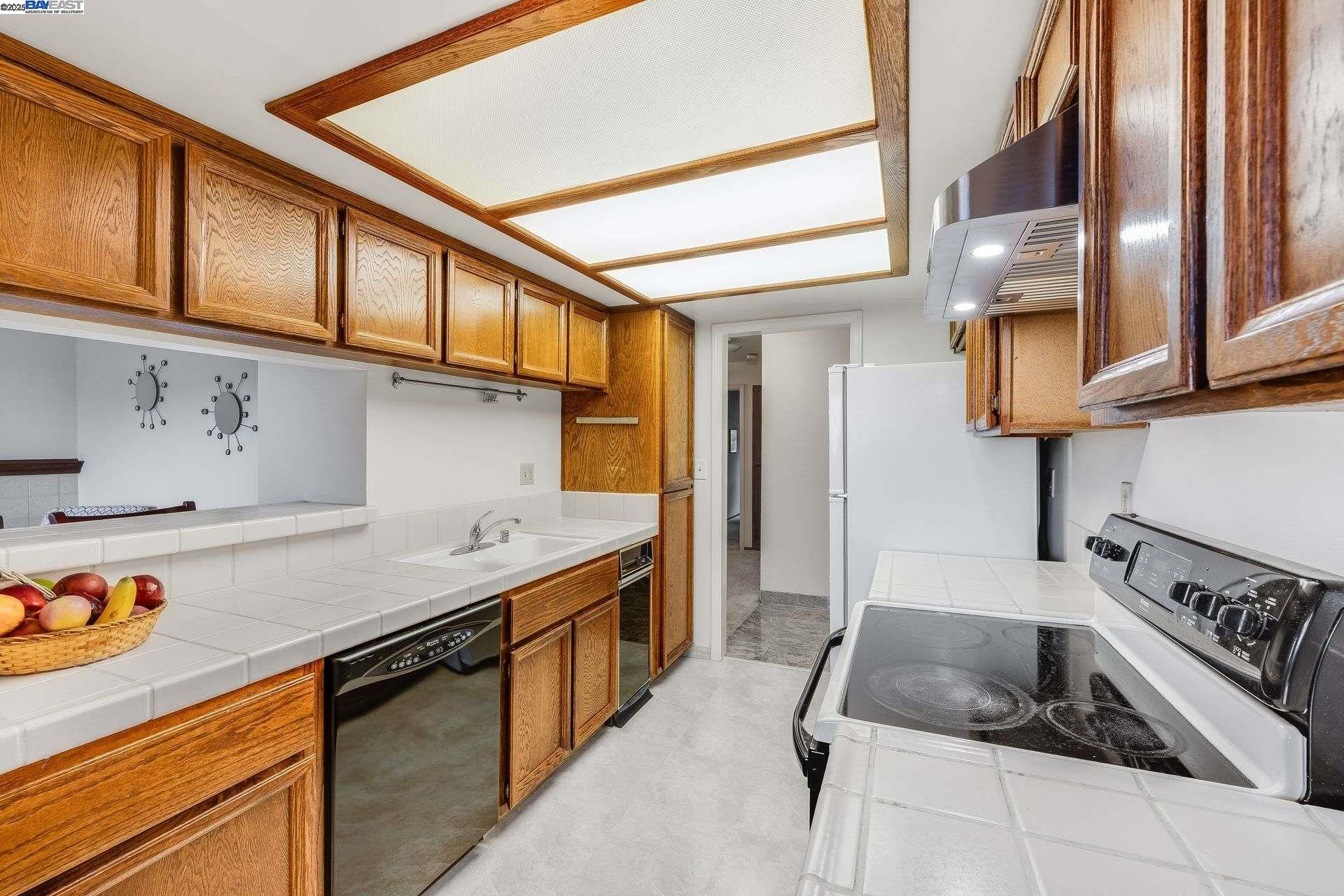 Detail Gallery Image 33 of 47 For 22135 Sevilla Rd #38,  Hayward,  CA 94541 - 2 Beds | 2 Baths