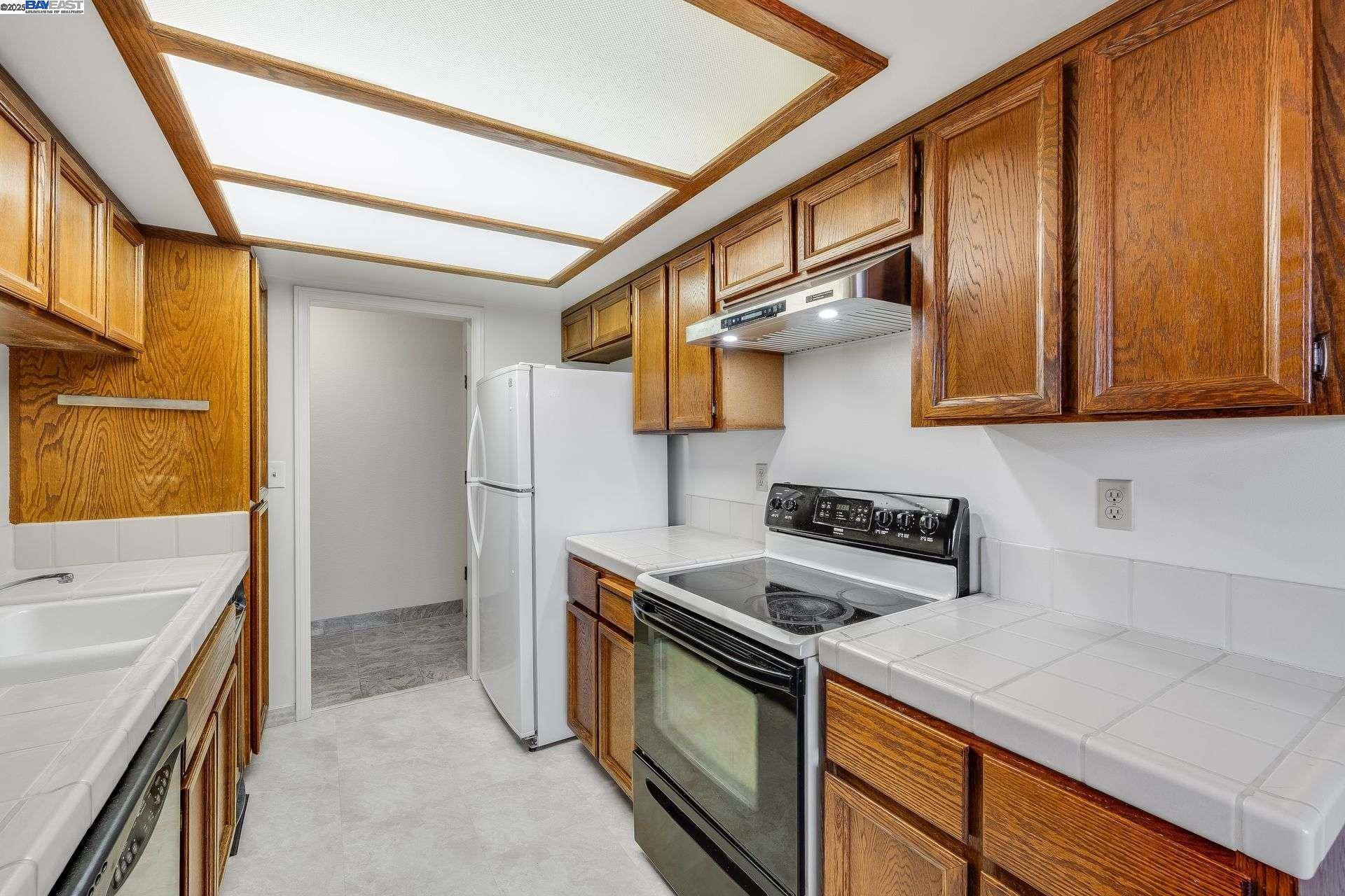 Detail Gallery Image 34 of 47 For 22135 Sevilla Rd #38,  Hayward,  CA 94541 - 2 Beds | 2 Baths