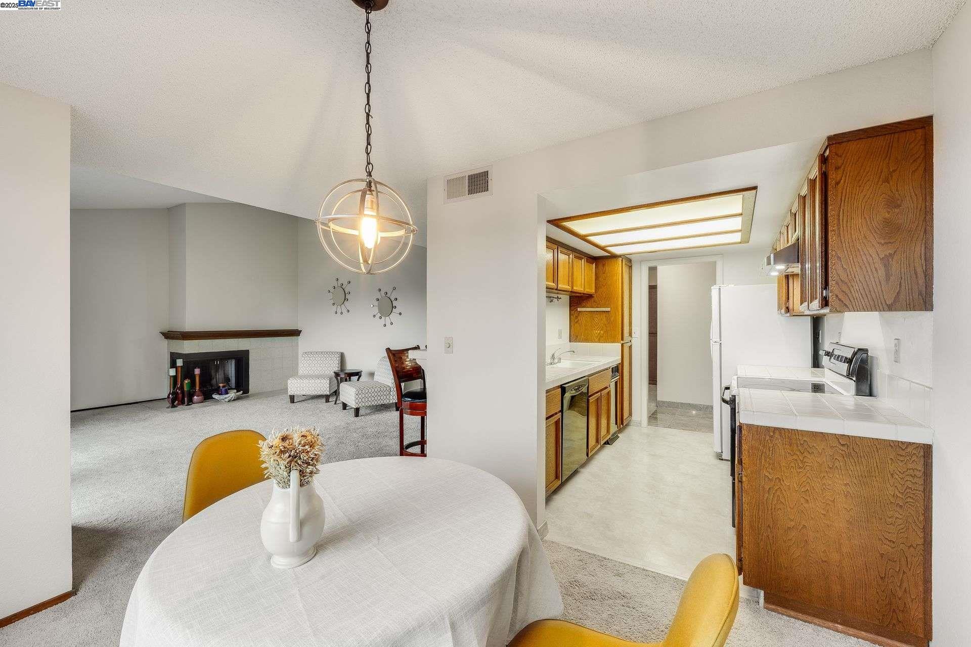 Detail Gallery Image 36 of 47 For 22135 Sevilla Rd #38,  Hayward,  CA 94541 - 2 Beds | 2 Baths