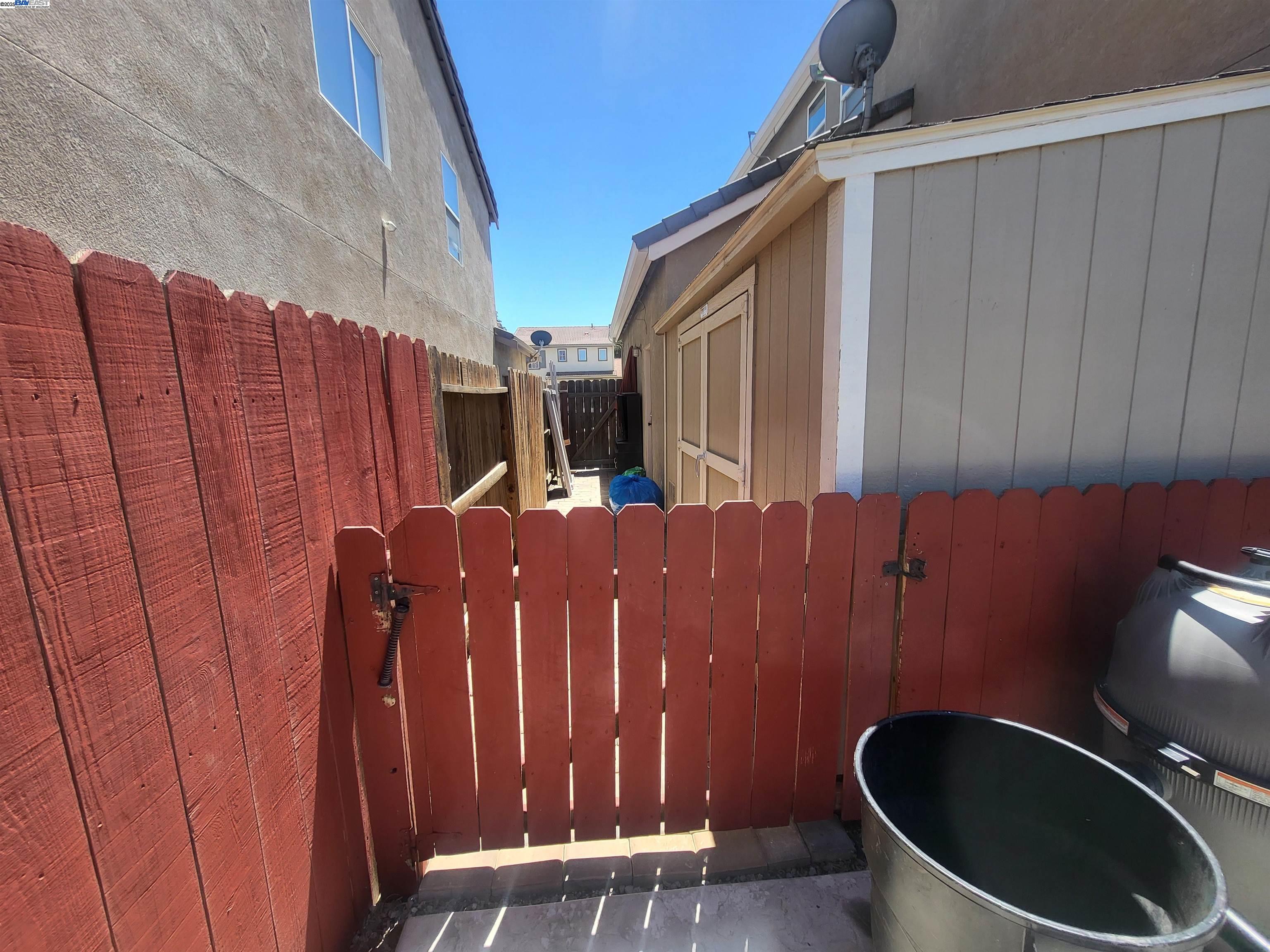 Detail Gallery Image 4 of 46 For 1419 Nubian St, Patterson,  CA 95363-8803 - 5 Beds | 3/1 Baths