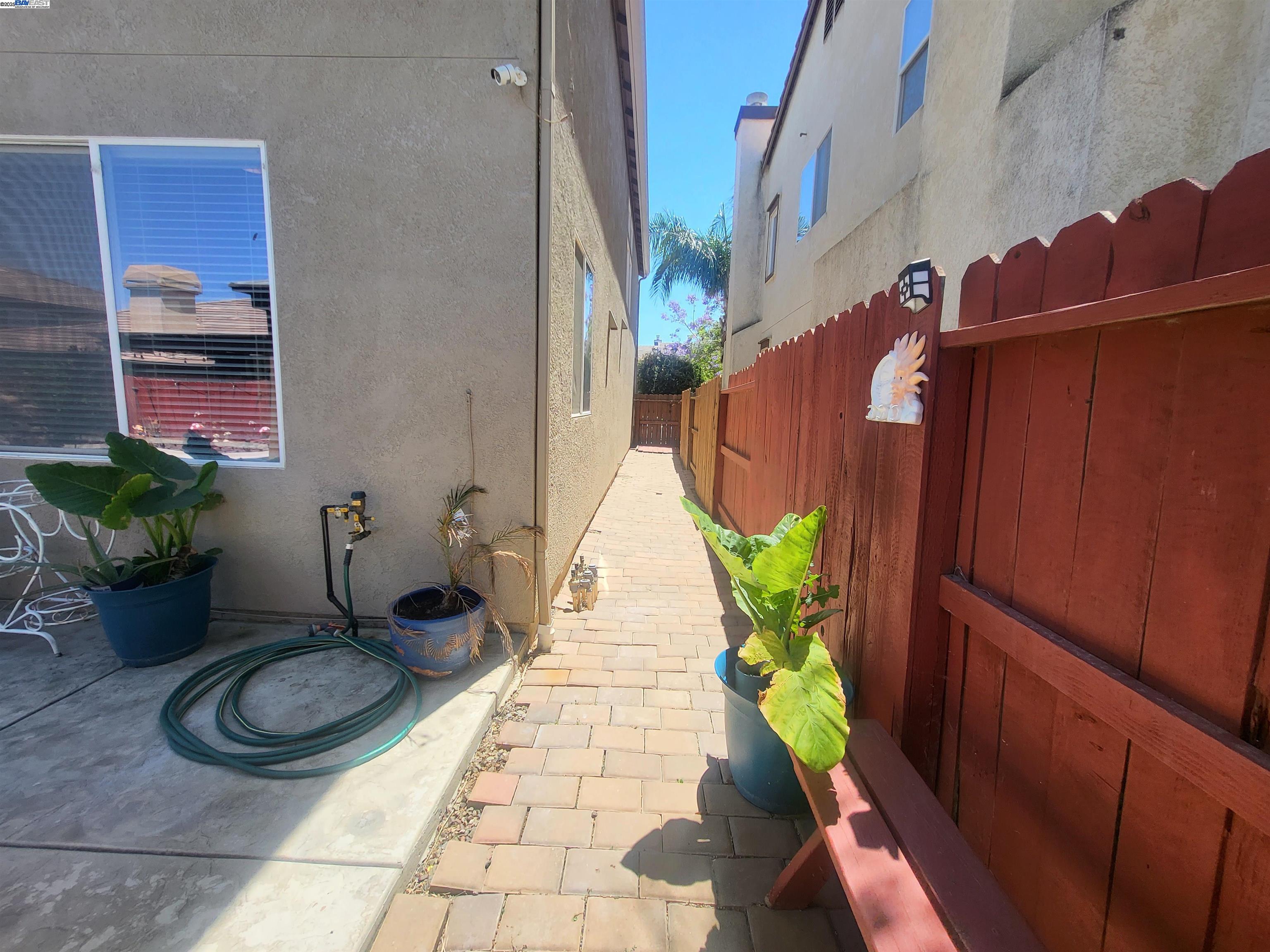 Detail Gallery Image 5 of 46 For 1419 Nubian St, Patterson,  CA 95363-8803 - 5 Beds | 3/1 Baths