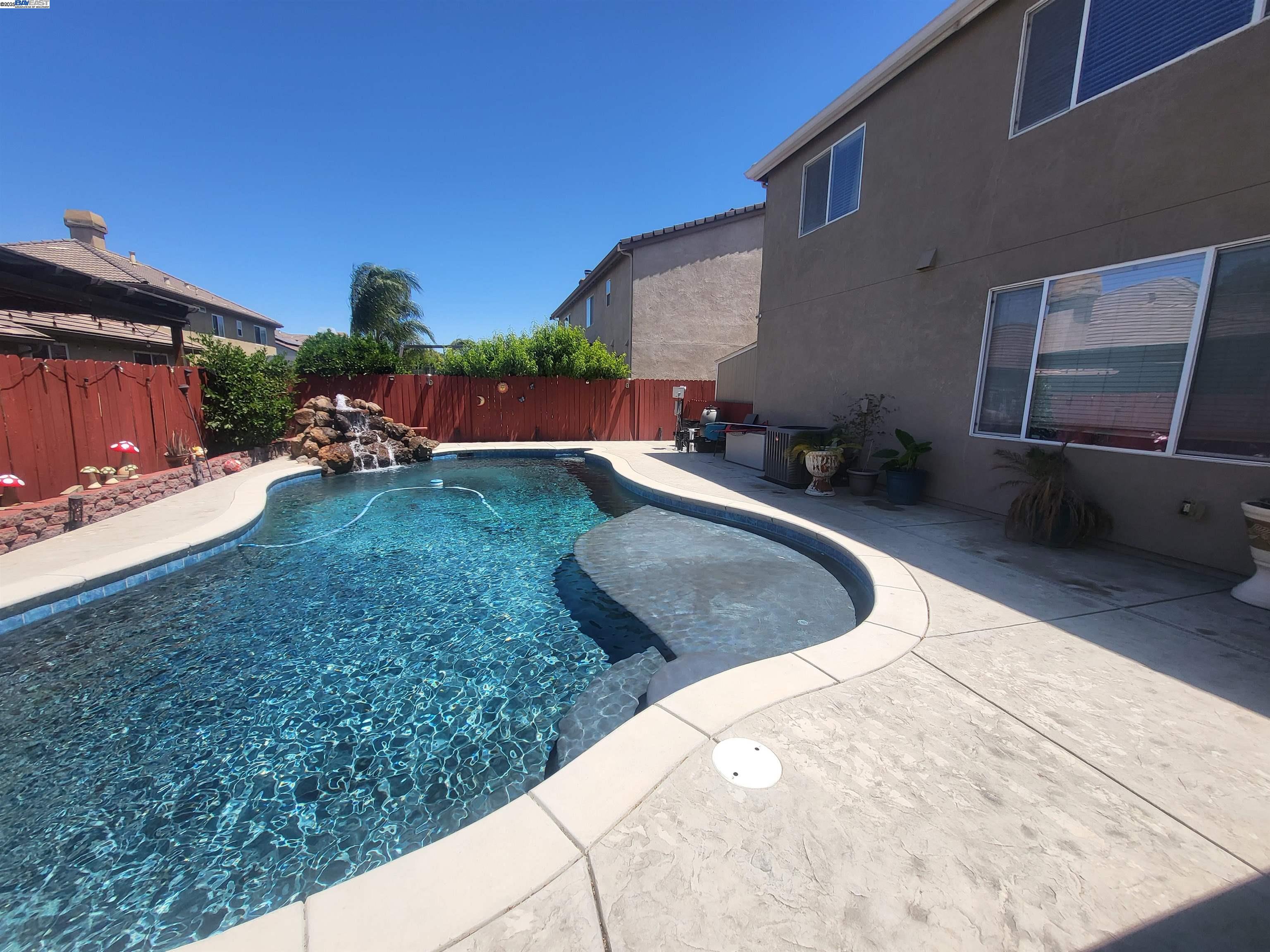Detail Gallery Image 8 of 46 For 1419 Nubian St, Patterson,  CA 95363-8803 - 5 Beds | 3/1 Baths