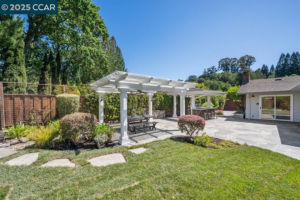 Detail Gallery Image 21 of 41 For 19 Warwick Ct, Lafayette,  CA 94549 - 4 Beds | 2/1 Baths