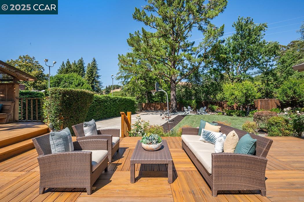 Detail Gallery Image 25 of 41 For 19 Warwick Ct, Lafayette,  CA 94549 - 4 Beds | 2/1 Baths
