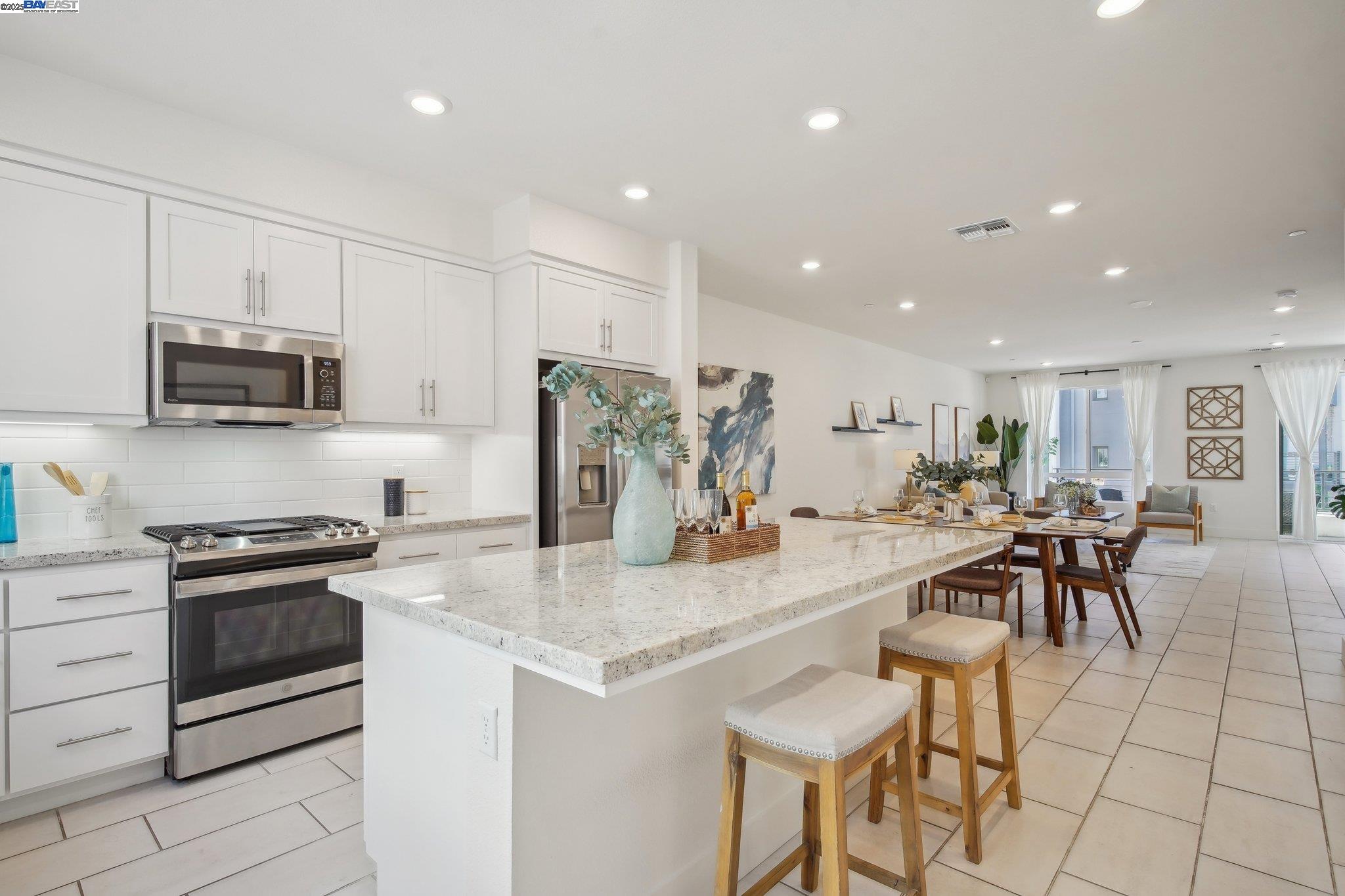 Detail Gallery Image 8 of 46 For 3692 Intelligence Cmn #1002,  Fremont,  CA 94538 - 4 Beds | 3/1 Baths
