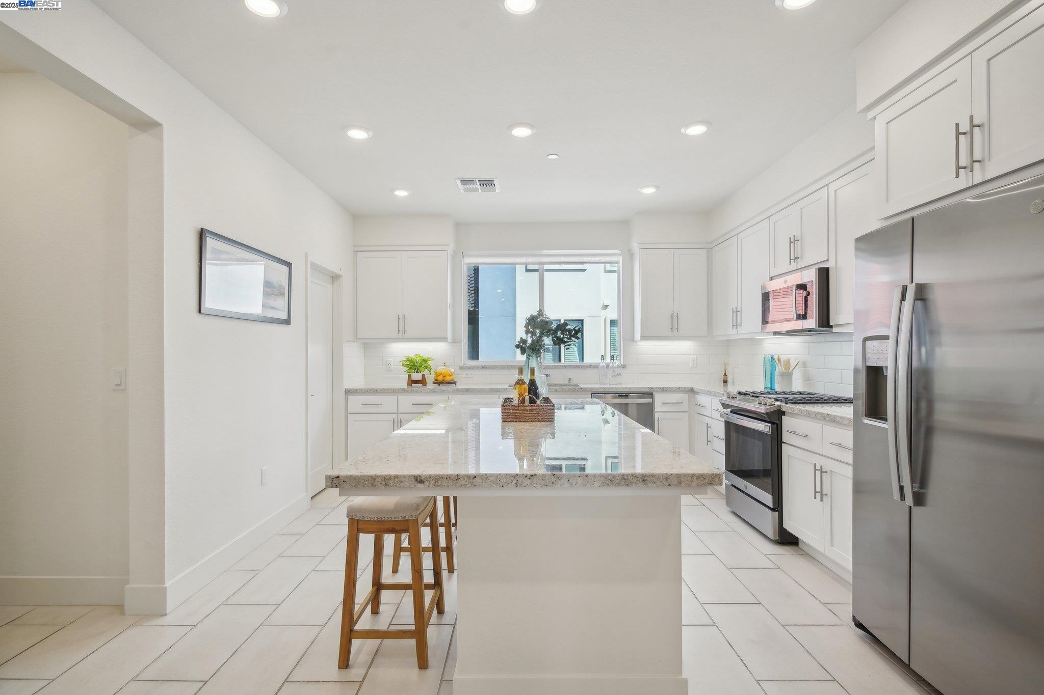 Detail Gallery Image 10 of 46 For 3692 Intelligence Cmn #1002,  Fremont,  CA 94538 - 4 Beds | 3/1 Baths