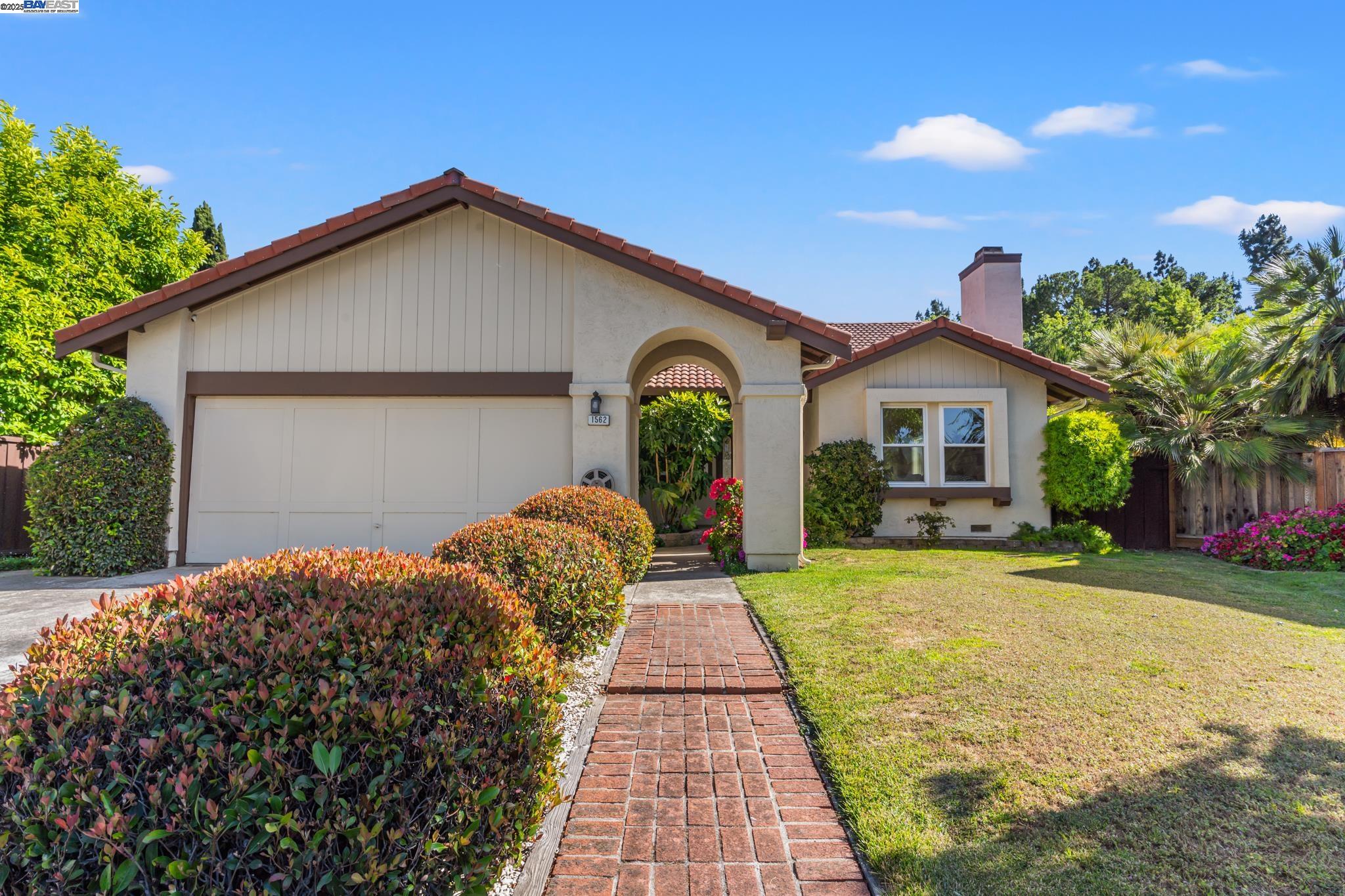 Detail Gallery Image 2 of 59 For 1562 Gilbert Pl, Fremont,  CA 94536 - 4 Beds | 2 Baths