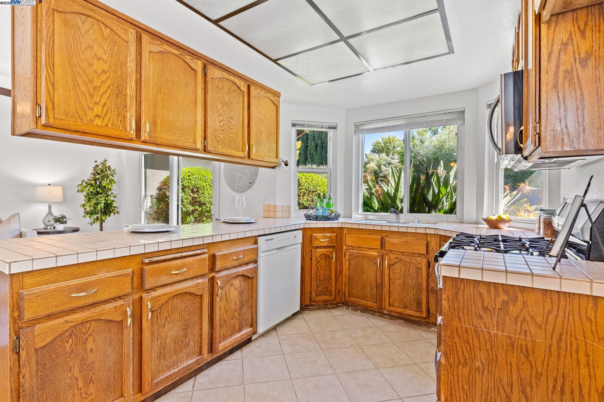 Detail Gallery Image 20 of 59 For 1562 Gilbert Pl, Fremont,  CA 94536 - 4 Beds | 2 Baths