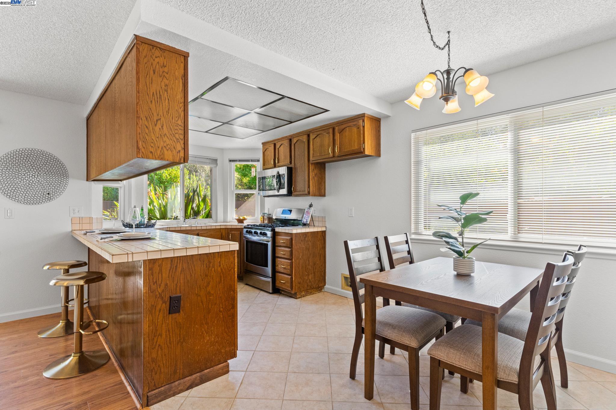Detail Gallery Image 21 of 59 For 1562 Gilbert Pl, Fremont,  CA 94536 - 4 Beds | 2 Baths