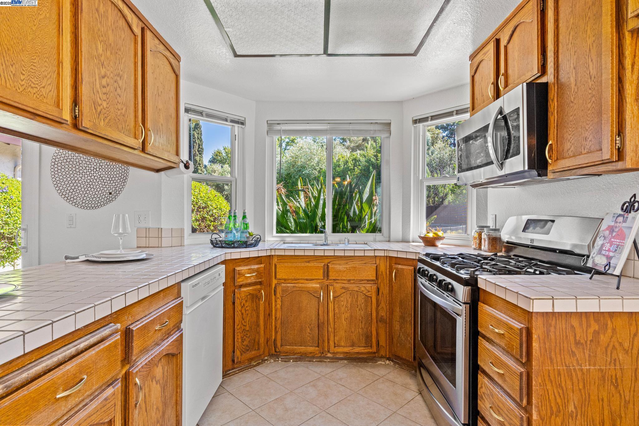 Detail Gallery Image 23 of 59 For 1562 Gilbert Pl, Fremont,  CA 94536 - 4 Beds | 2 Baths