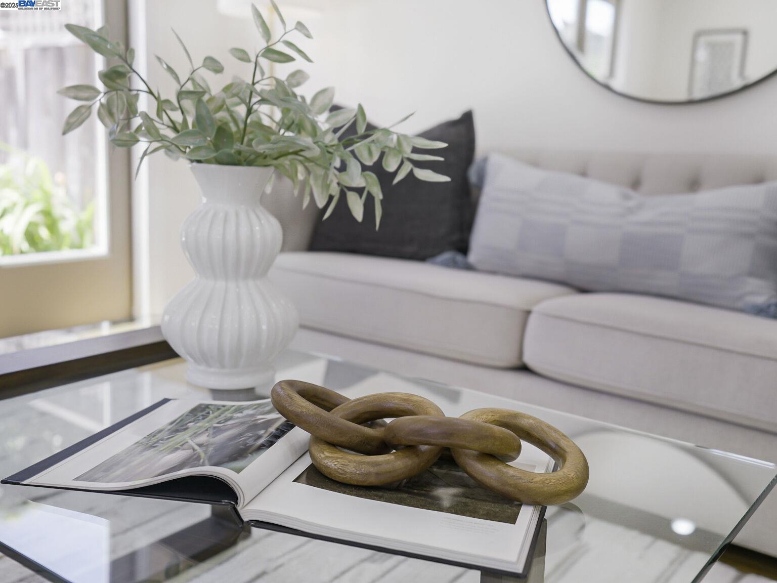 Detail Gallery Image 15 of 60 For 936 Kains Ave #1,  Albany,  CA 94706 - 3 Beds | 2/1 Baths