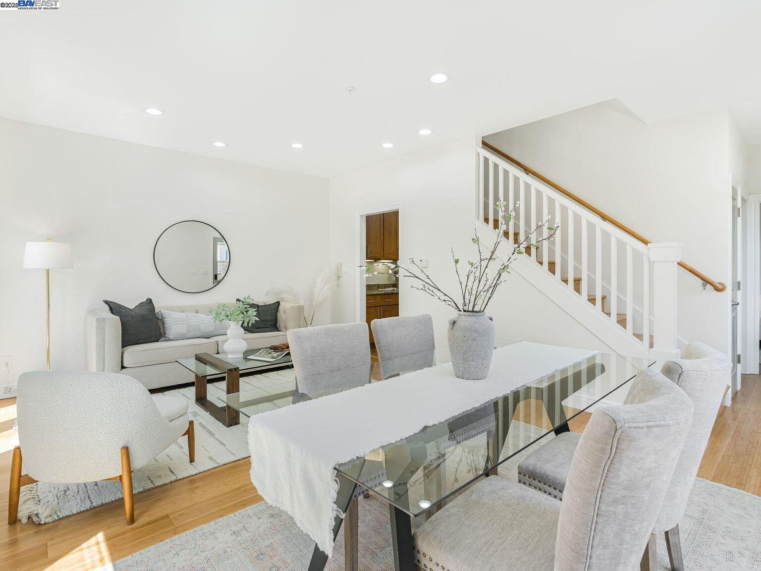 Detail Gallery Image 16 of 60 For 936 Kains Ave #1,  Albany,  CA 94706 - 3 Beds | 2/1 Baths