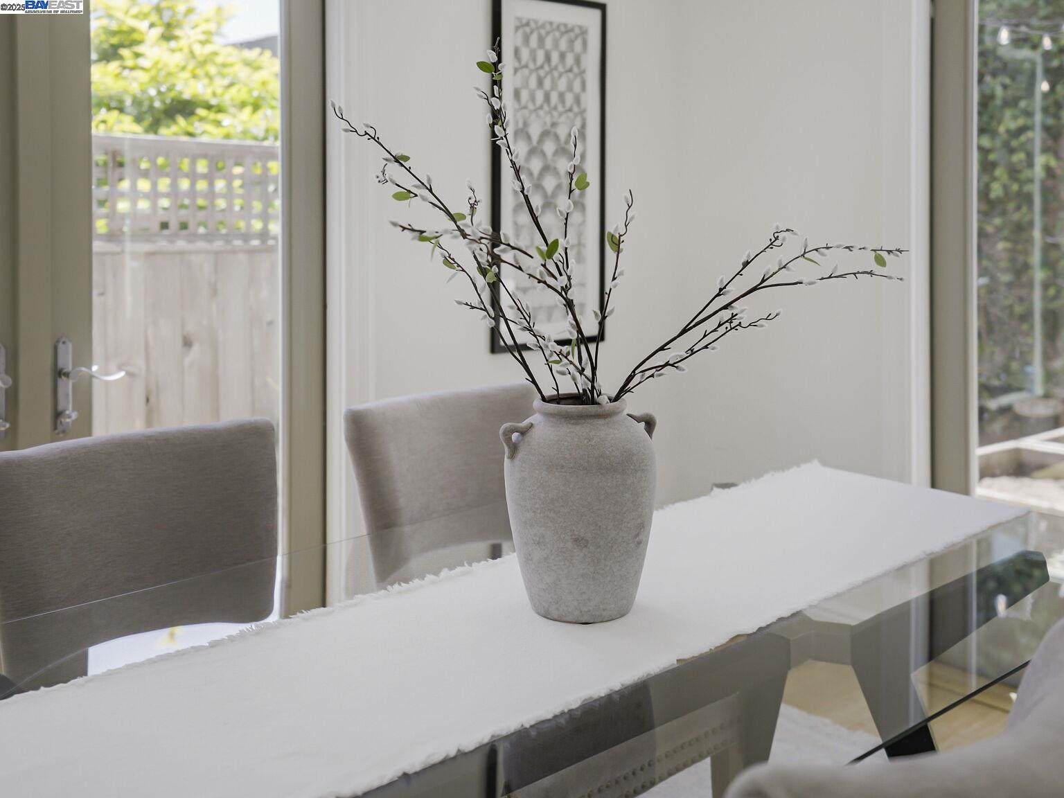 Detail Gallery Image 19 of 60 For 936 Kains Ave #1,  Albany,  CA 94706 - 3 Beds | 2/1 Baths