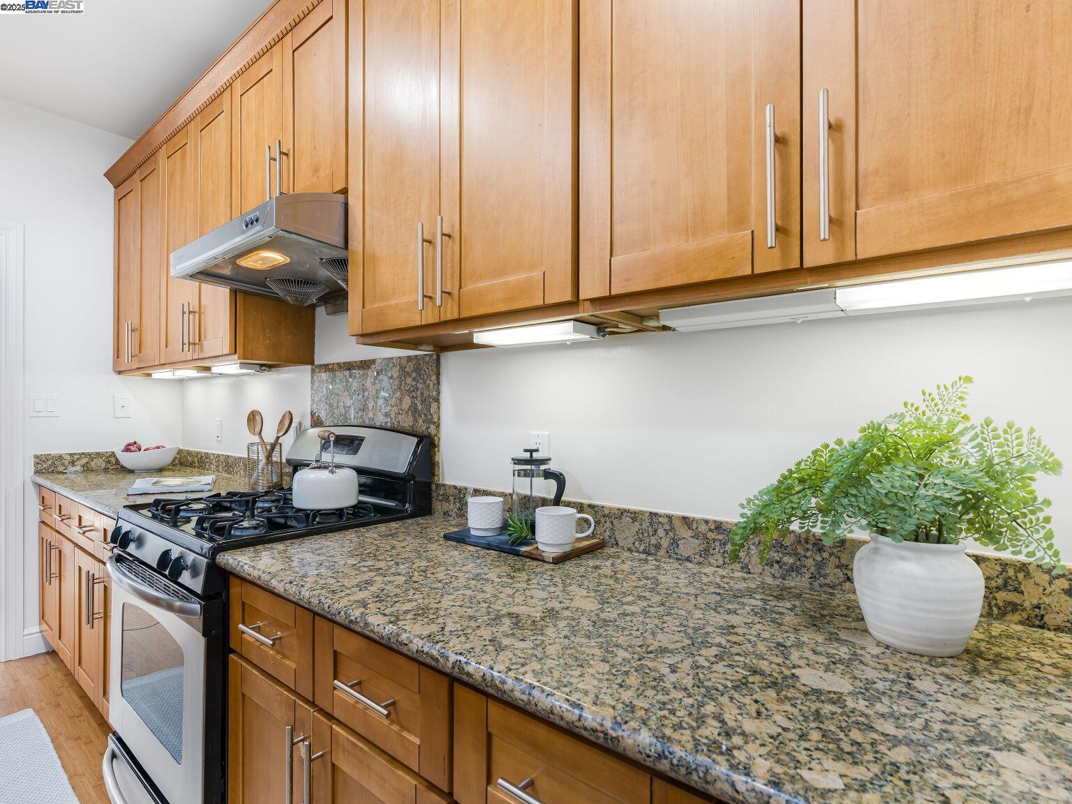 Detail Gallery Image 22 of 60 For 936 Kains Ave #1,  Albany,  CA 94706 - 3 Beds | 2/1 Baths