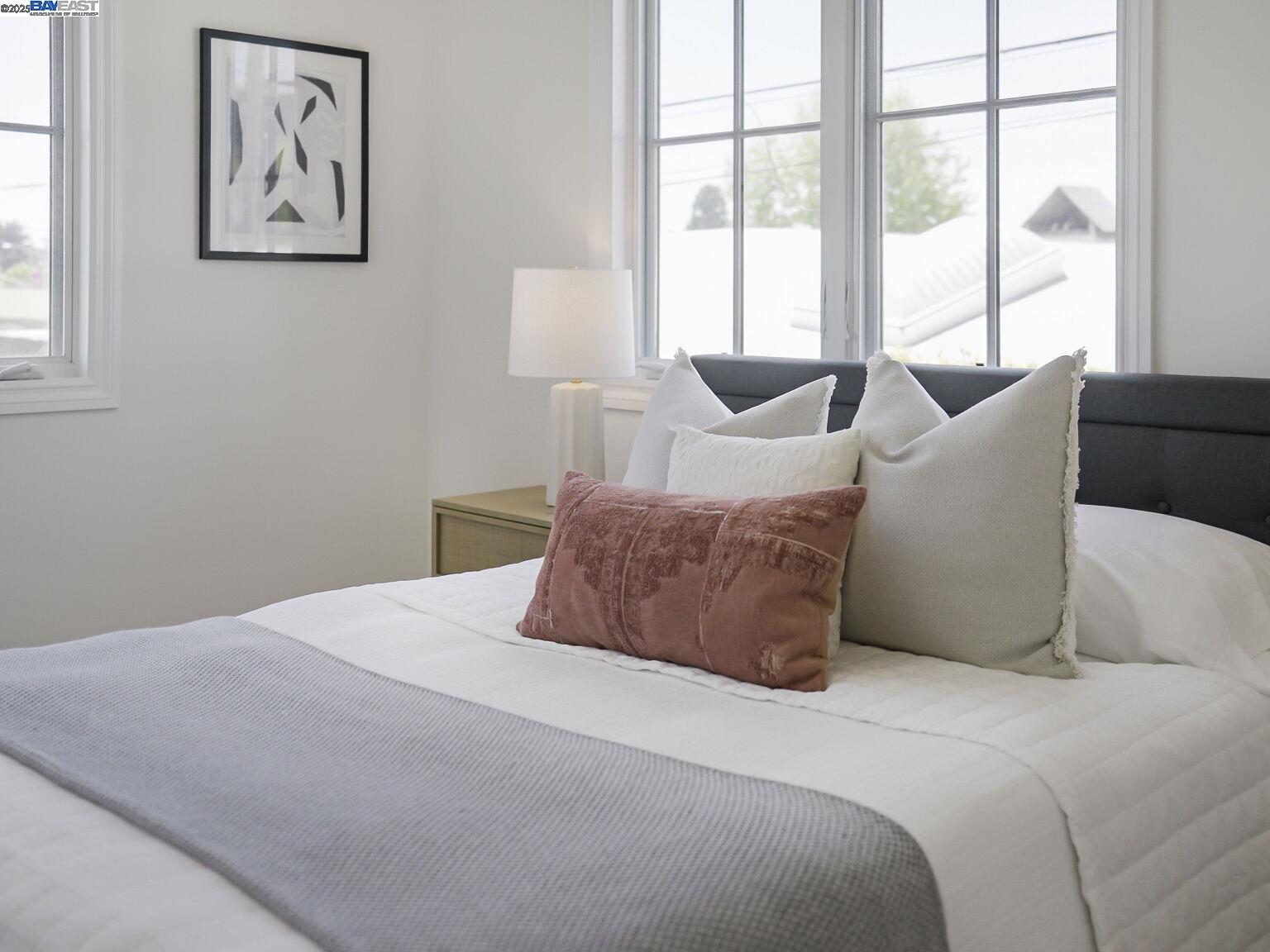Detail Gallery Image 30 of 60 For 936 Kains Ave #1,  Albany,  CA 94706 - 3 Beds | 2/1 Baths