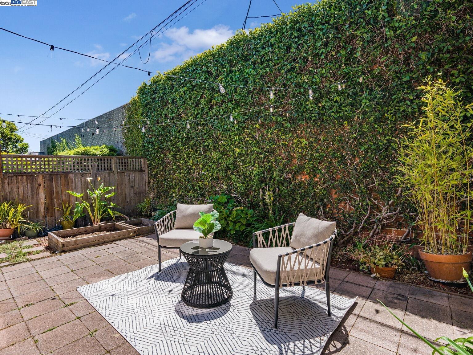 Detail Gallery Image 46 of 60 For 936 Kains Ave #1,  Albany,  CA 94706 - 3 Beds | 2/1 Baths