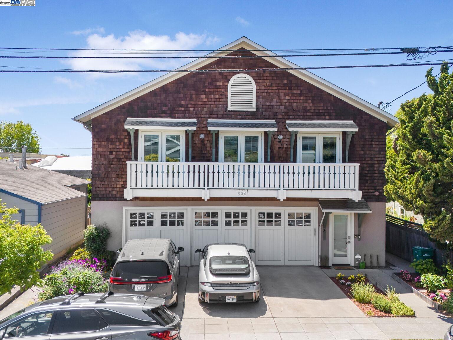 Detail Gallery Image 9 of 60 For 936 Kains Ave #1,  Albany,  CA 94706 - 3 Beds | 2/1 Baths