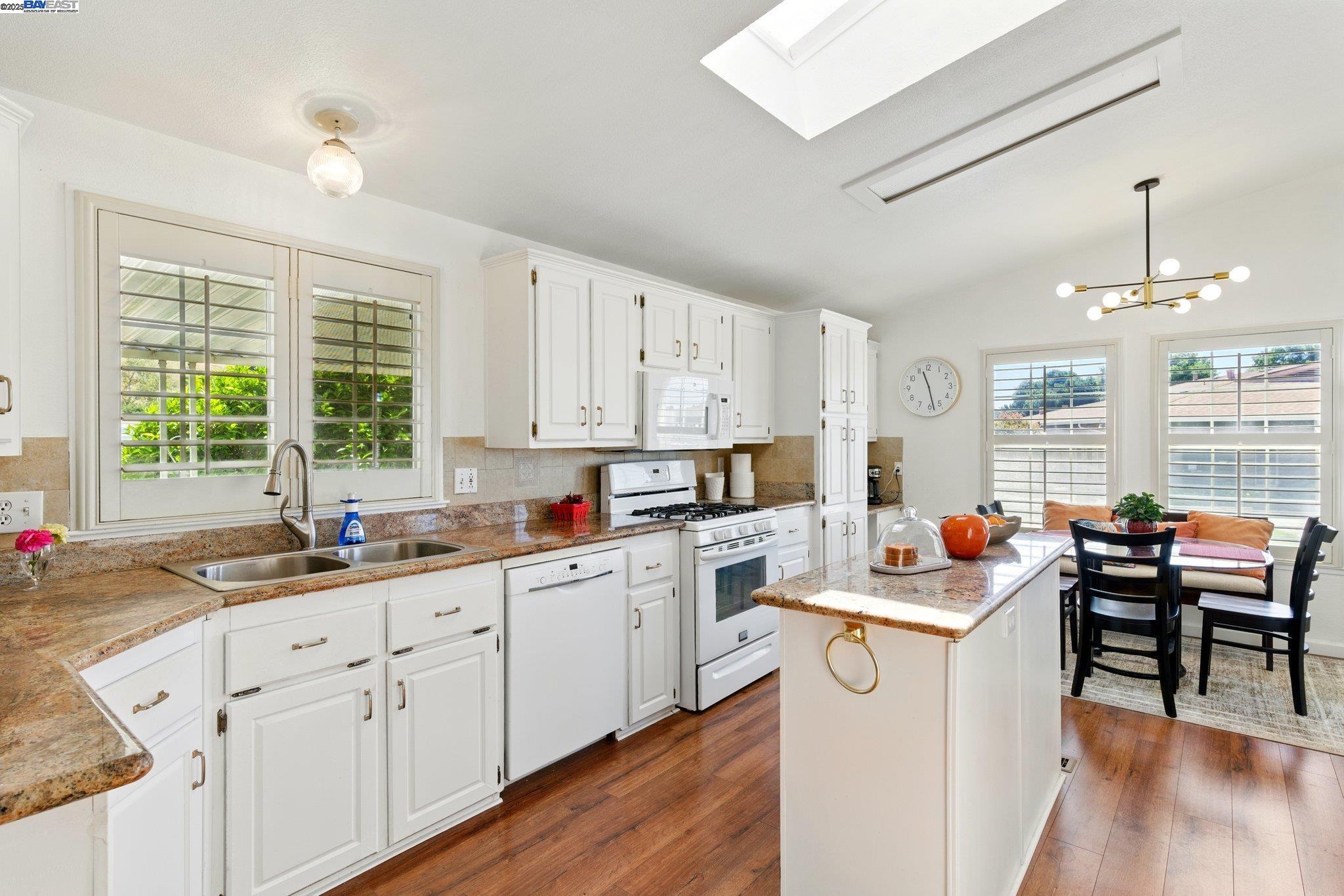 Detail Gallery Image 12 of 39 For 711 Old Canyon Rd. #39,  Fremont,  CA 94536 - 3 Beds | 2 Baths