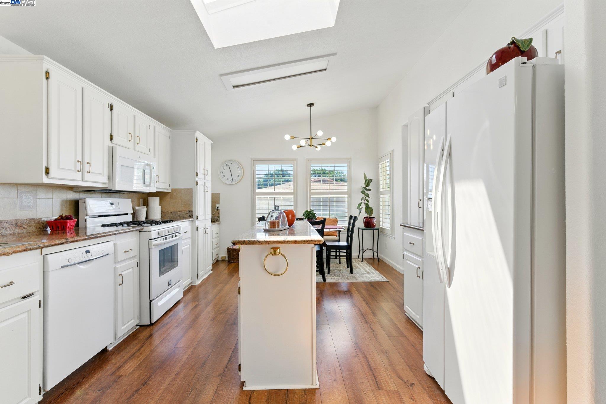 Detail Gallery Image 14 of 39 For 711 Old Canyon Rd. #39,  Fremont,  CA 94536 - 3 Beds | 2 Baths