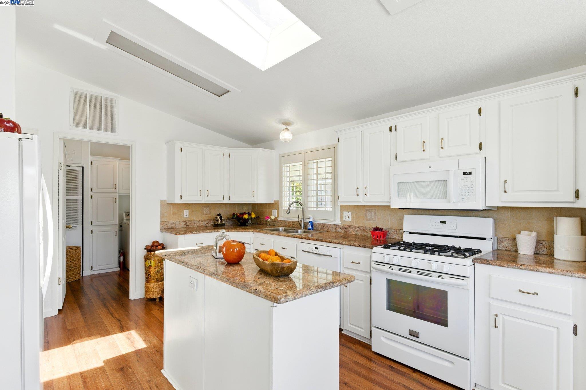 Detail Gallery Image 15 of 39 For 711 Old Canyon Rd. #39,  Fremont,  CA 94536 - 3 Beds | 2 Baths