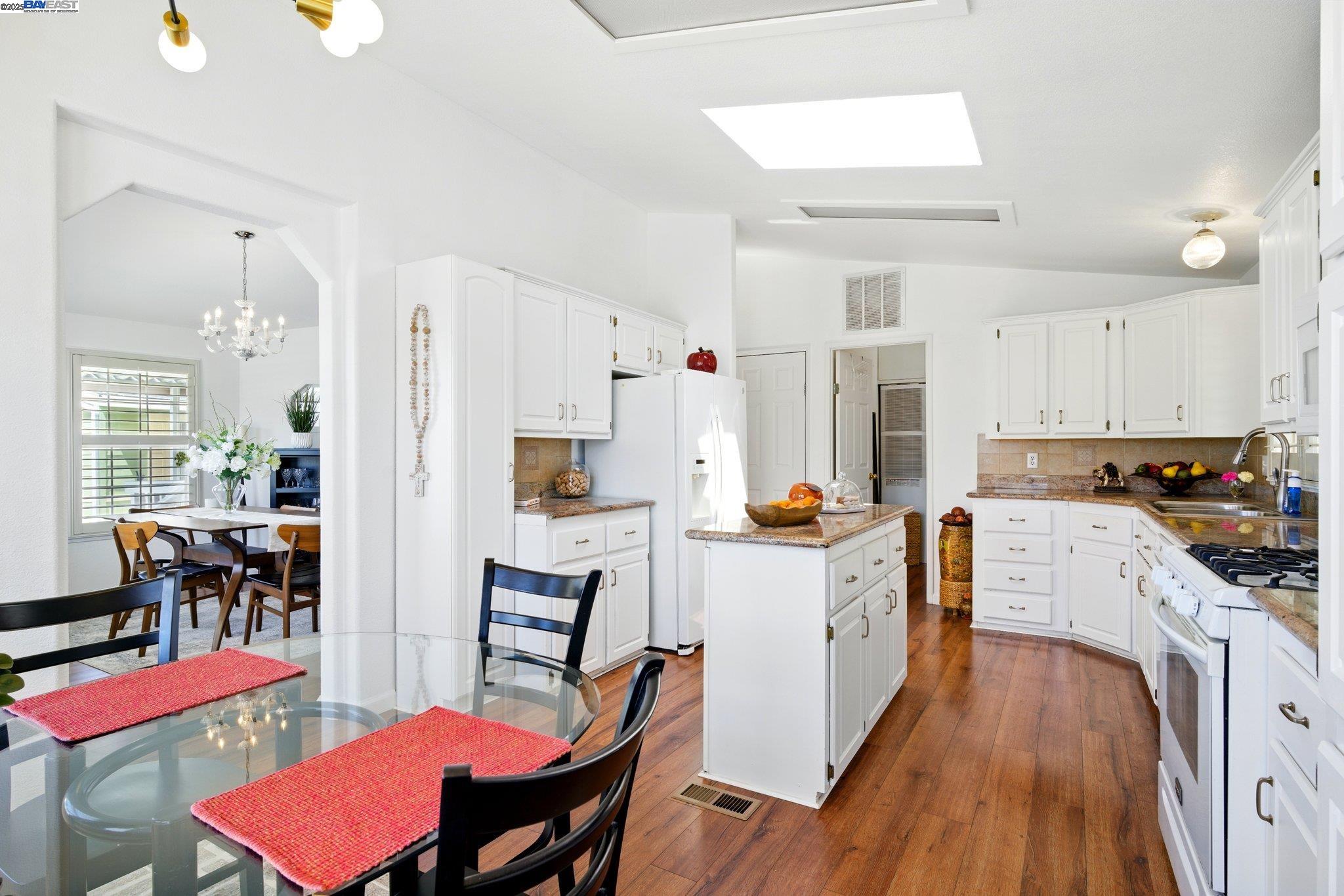 Detail Gallery Image 16 of 39 For 711 Old Canyon Rd. #39,  Fremont,  CA 94536 - 3 Beds | 2 Baths