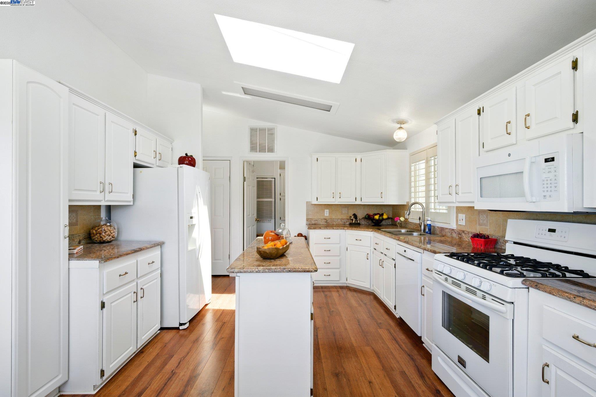 Detail Gallery Image 17 of 39 For 711 Old Canyon Rd. #39,  Fremont,  CA 94536 - 3 Beds | 2 Baths