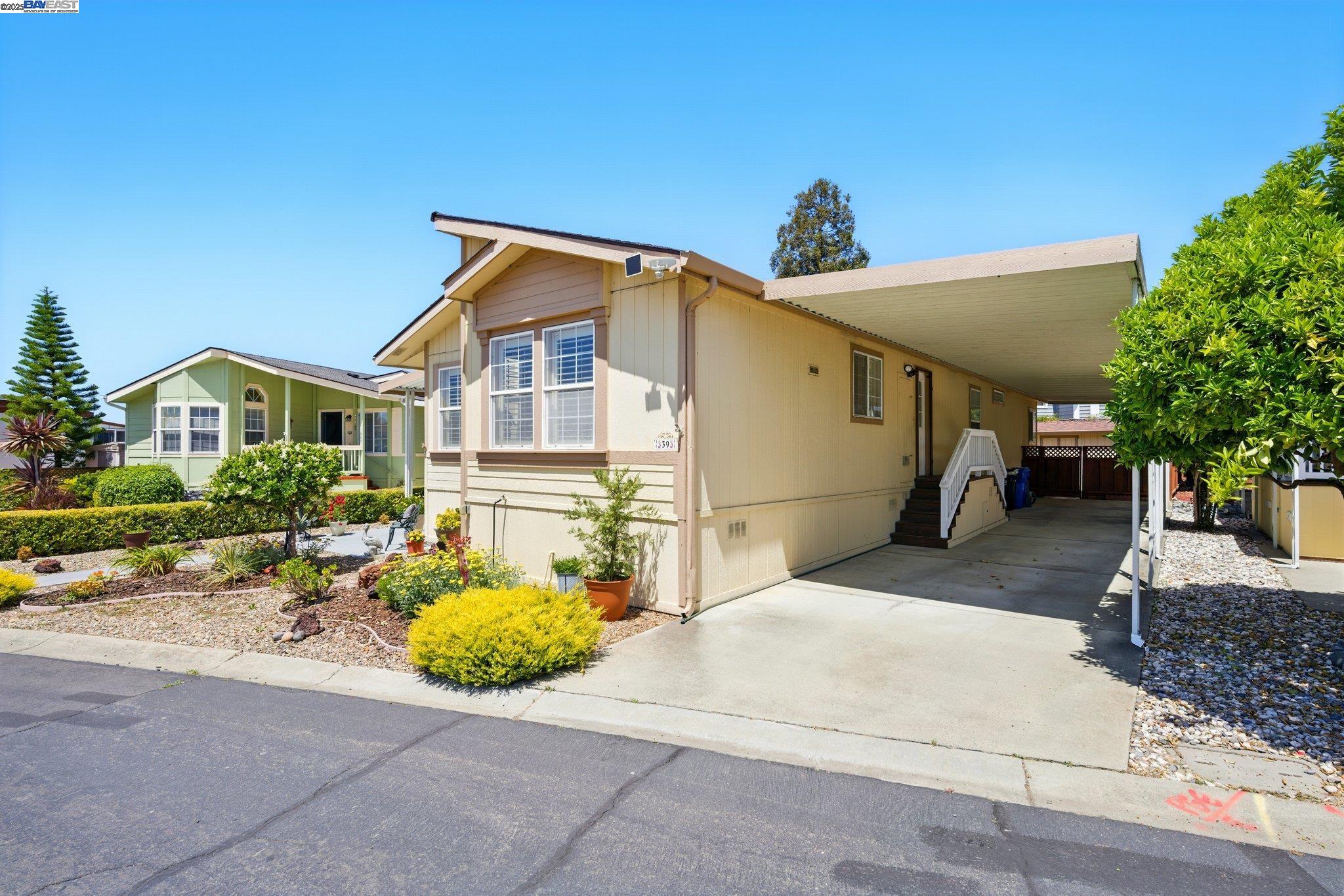 Detail Gallery Image 3 of 39 For 711 Old Canyon Rd. #39,  Fremont,  CA 94536 - 3 Beds | 2 Baths