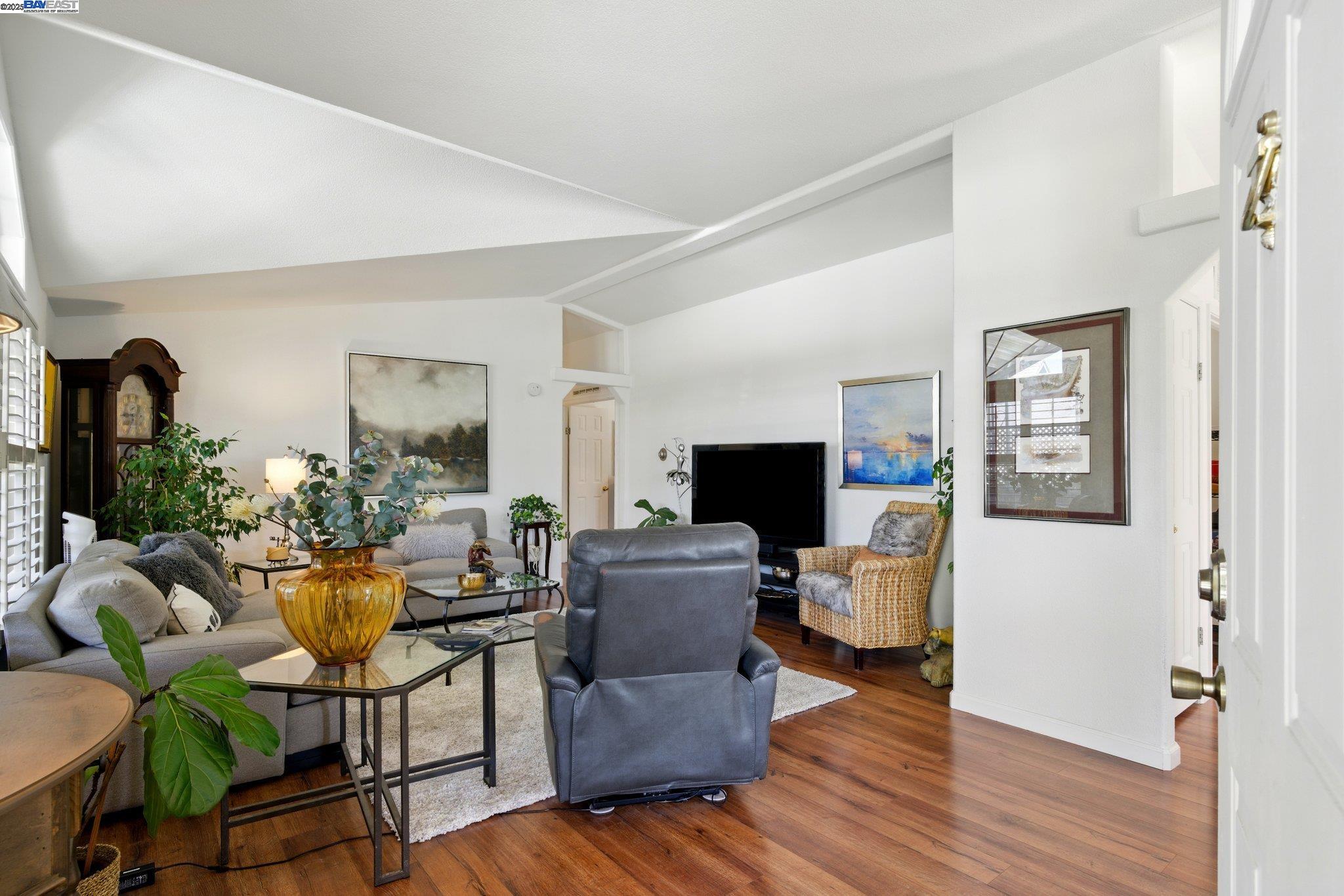Detail Gallery Image 8 of 39 For 711 Old Canyon Rd. #39,  Fremont,  CA 94536 - 3 Beds | 2 Baths