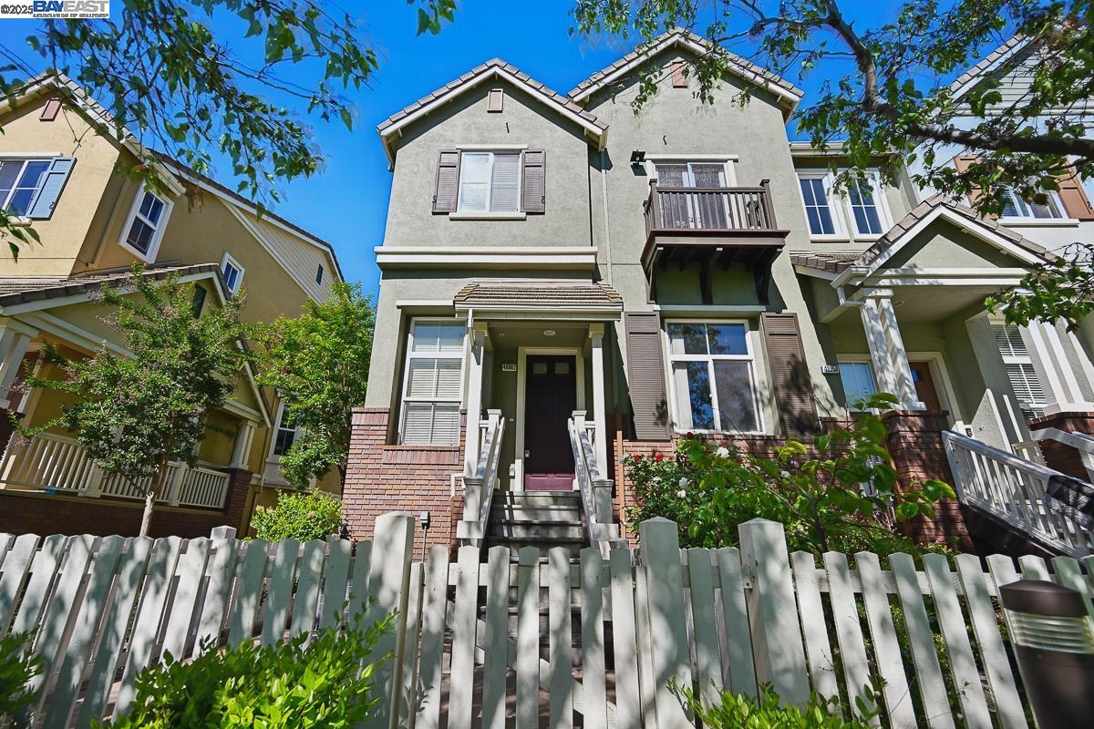 Detail Gallery Image 2 of 51 For 48962 Woodgrove Cmn, Fremont,  CA 94539 - 3 Beds | 2/1 Baths