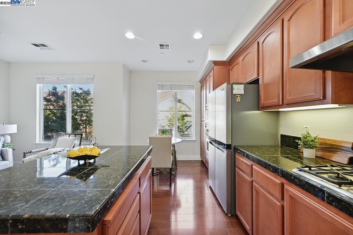 Detail Gallery Image 12 of 51 For 48962 Woodgrove Cmn, Fremont,  CA 94539 - 3 Beds | 2/1 Baths