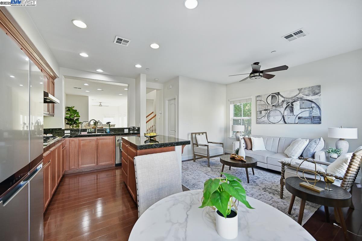 Detail Gallery Image 13 of 51 For 48962 Woodgrove Cmn, Fremont,  CA 94539 - 3 Beds | 2/1 Baths
