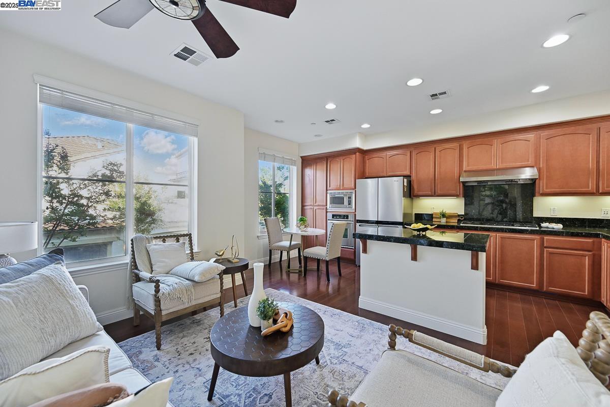 Detail Gallery Image 16 of 51 For 48962 Woodgrove Cmn, Fremont,  CA 94539 - 3 Beds | 2/1 Baths