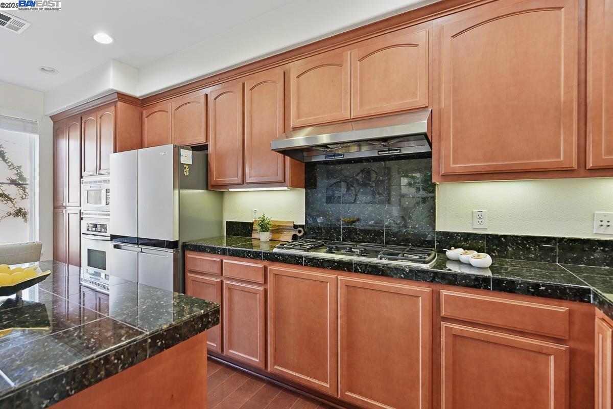 Detail Gallery Image 18 of 51 For 48962 Woodgrove Cmn, Fremont,  CA 94539 - 3 Beds | 2/1 Baths