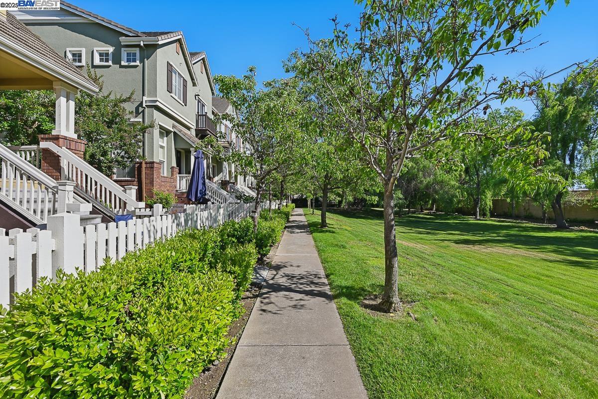 Detail Gallery Image 3 of 51 For 48962 Woodgrove Cmn, Fremont,  CA 94539 - 3 Beds | 2/1 Baths