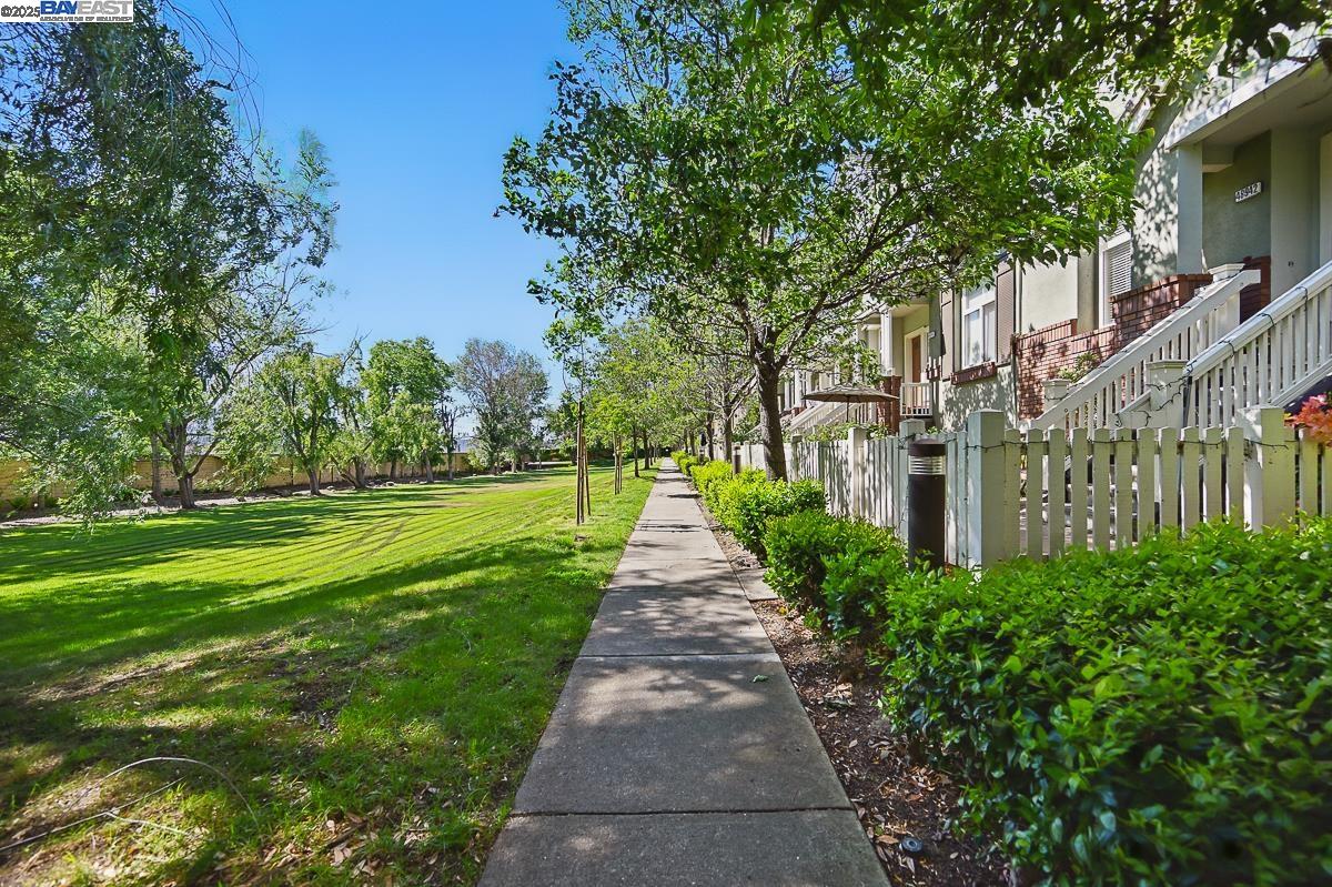 Detail Gallery Image 4 of 51 For 48962 Woodgrove Cmn, Fremont,  CA 94539 - 3 Beds | 2/1 Baths