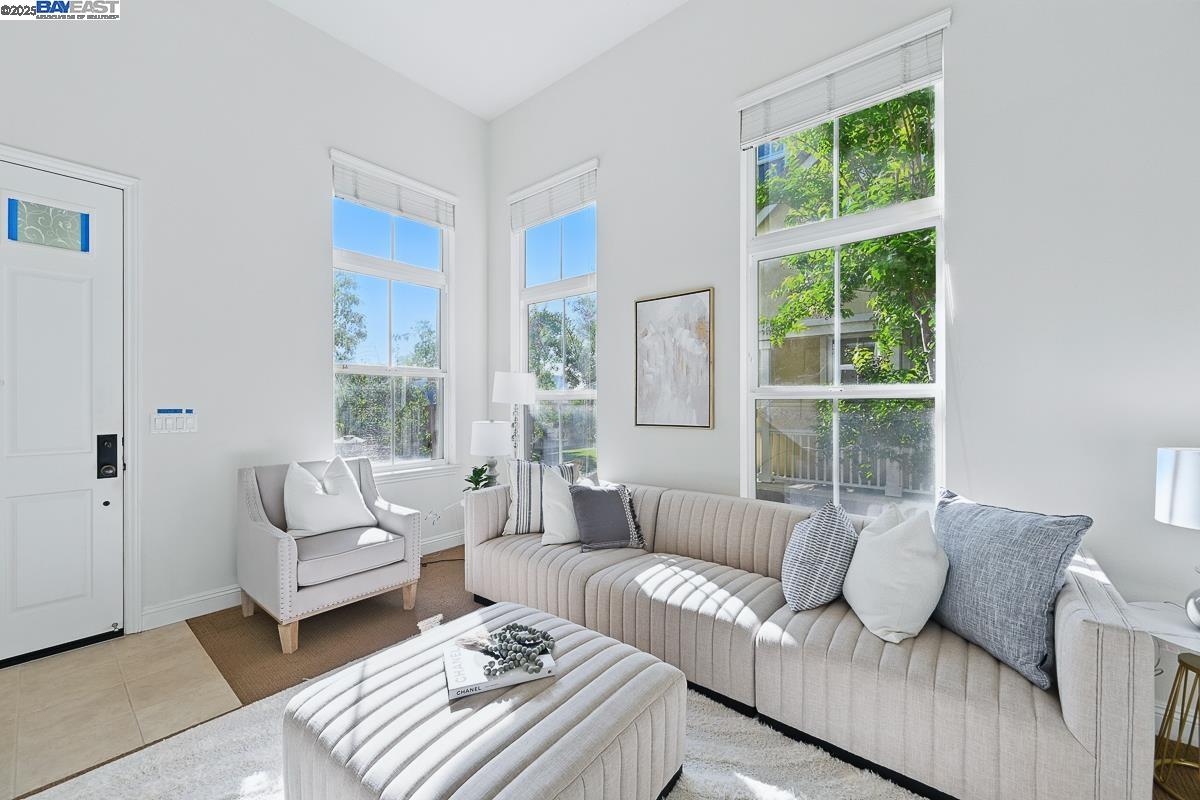 Detail Gallery Image 9 of 51 For 48962 Woodgrove Cmn, Fremont,  CA 94539 - 3 Beds | 2/1 Baths