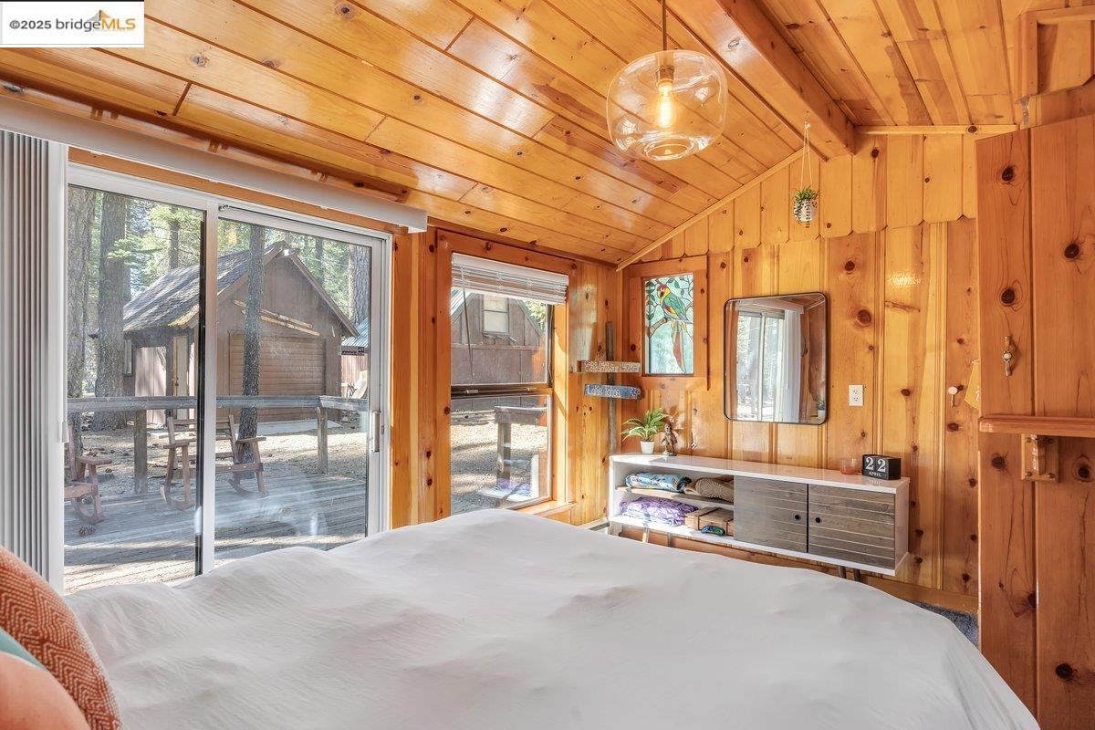Detail Gallery Image 14 of 30 For 247 Meadowview, Pinecrest,  CA 95364 - 4 Beds | 2 Baths