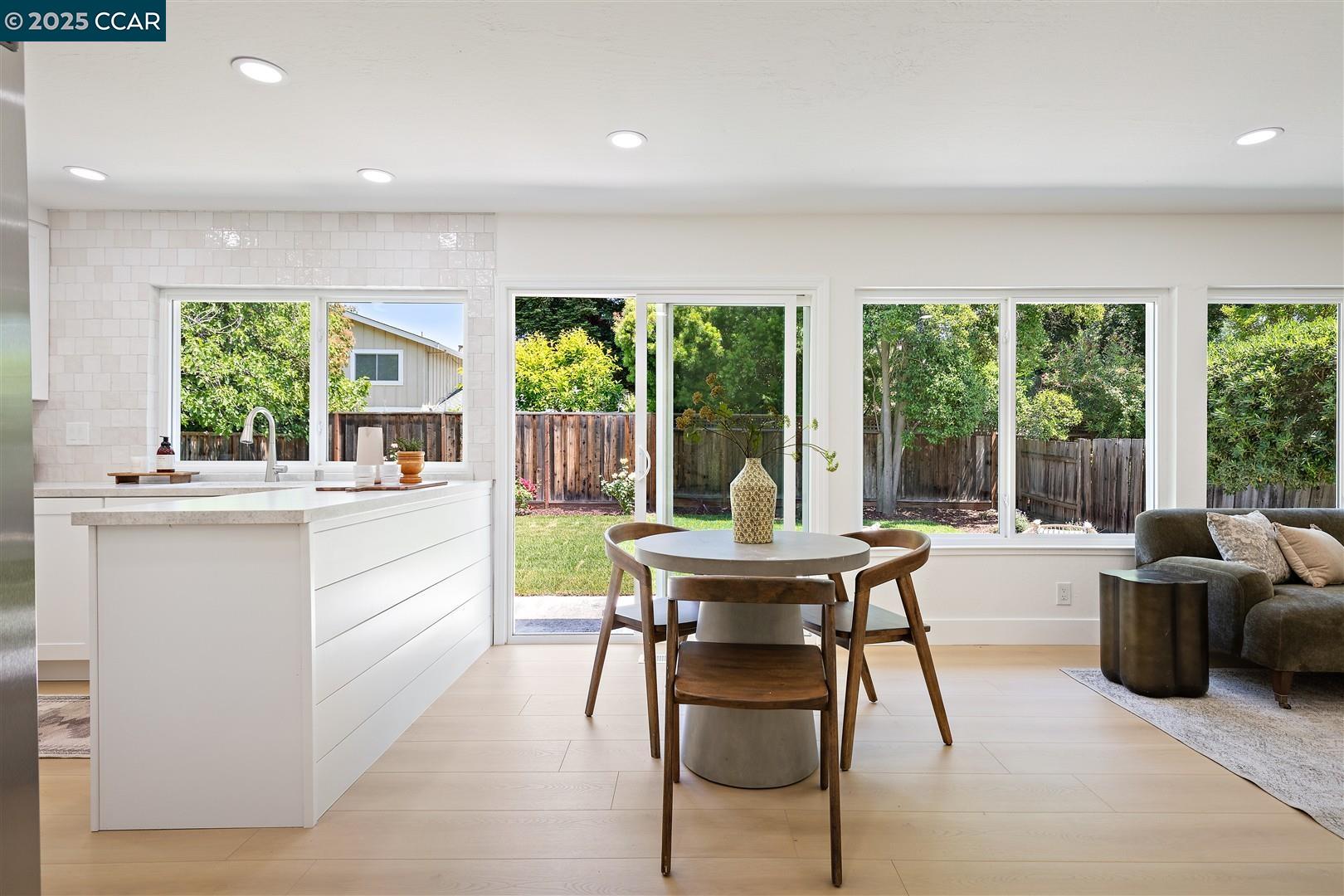 Detail Gallery Image 12 of 59 For 678 Whippoorwill Ct, Walnut Creek,  CA 94598 - 4 Beds | 2/1 Baths