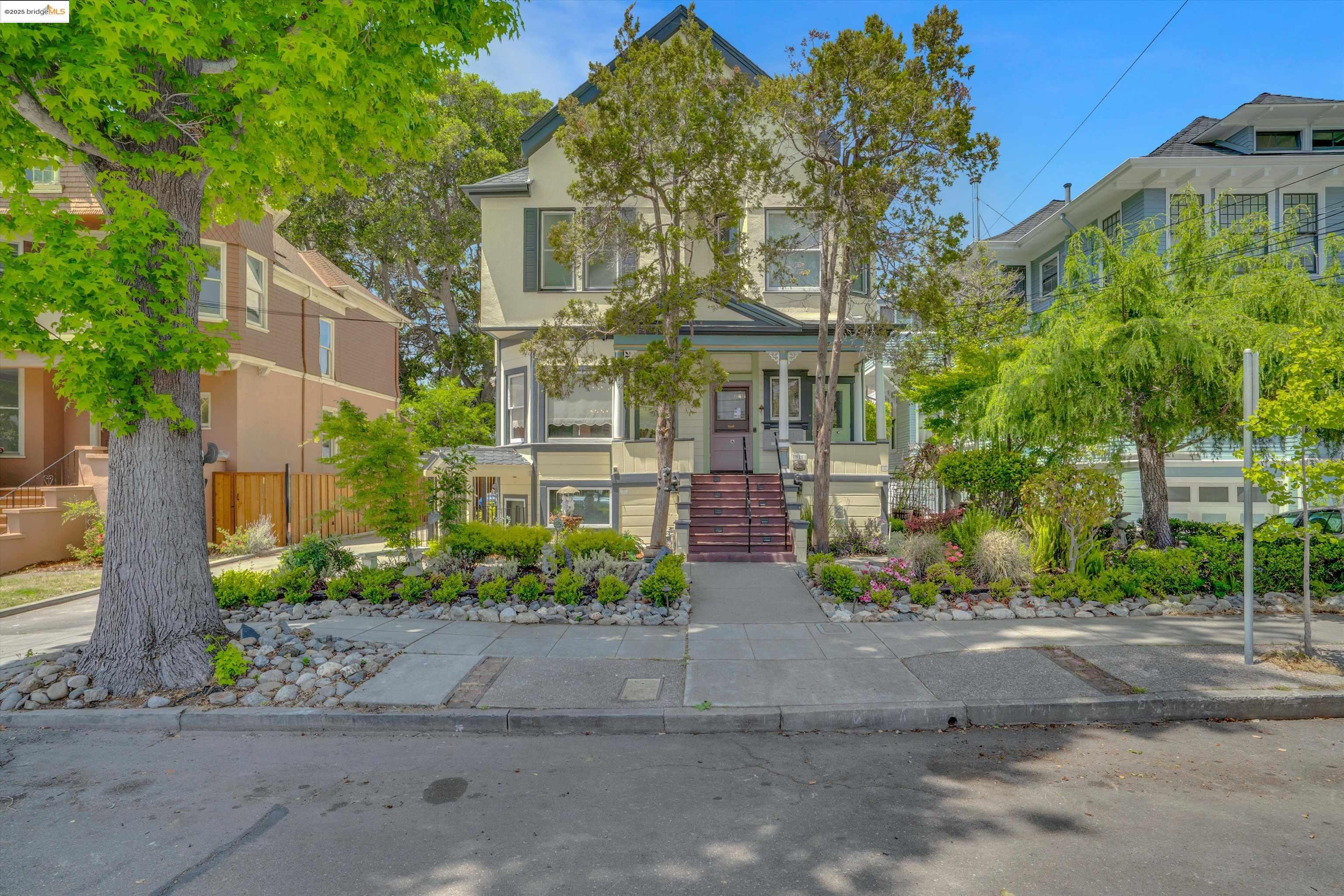 Detail Gallery Image 1 of 45 For 925 Chestnut St, Alameda,  CA 94501 - – Beds | – Baths