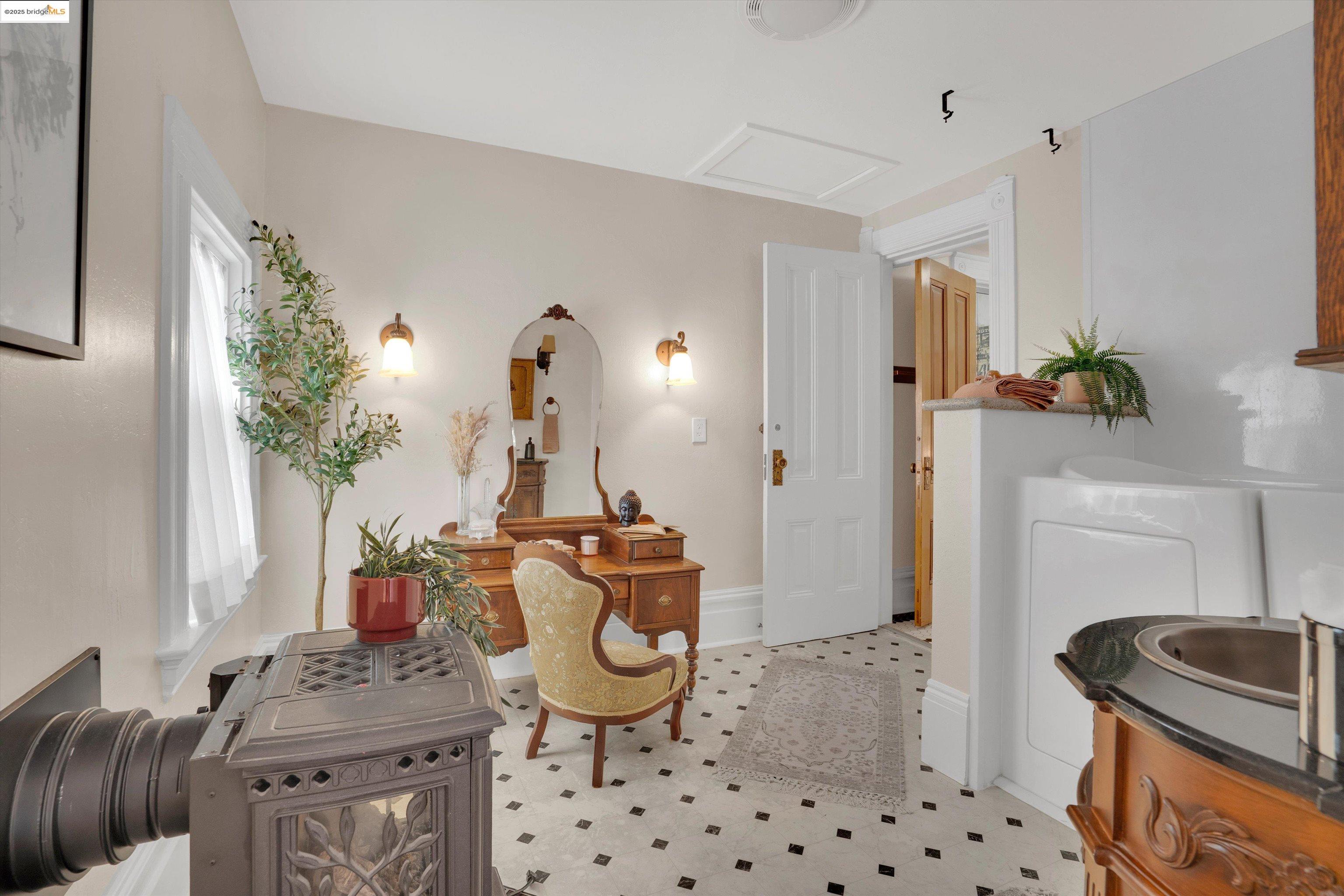 Detail Gallery Image 13 of 45 For 925 Chestnut St, Alameda,  CA 94501 - – Beds | – Baths