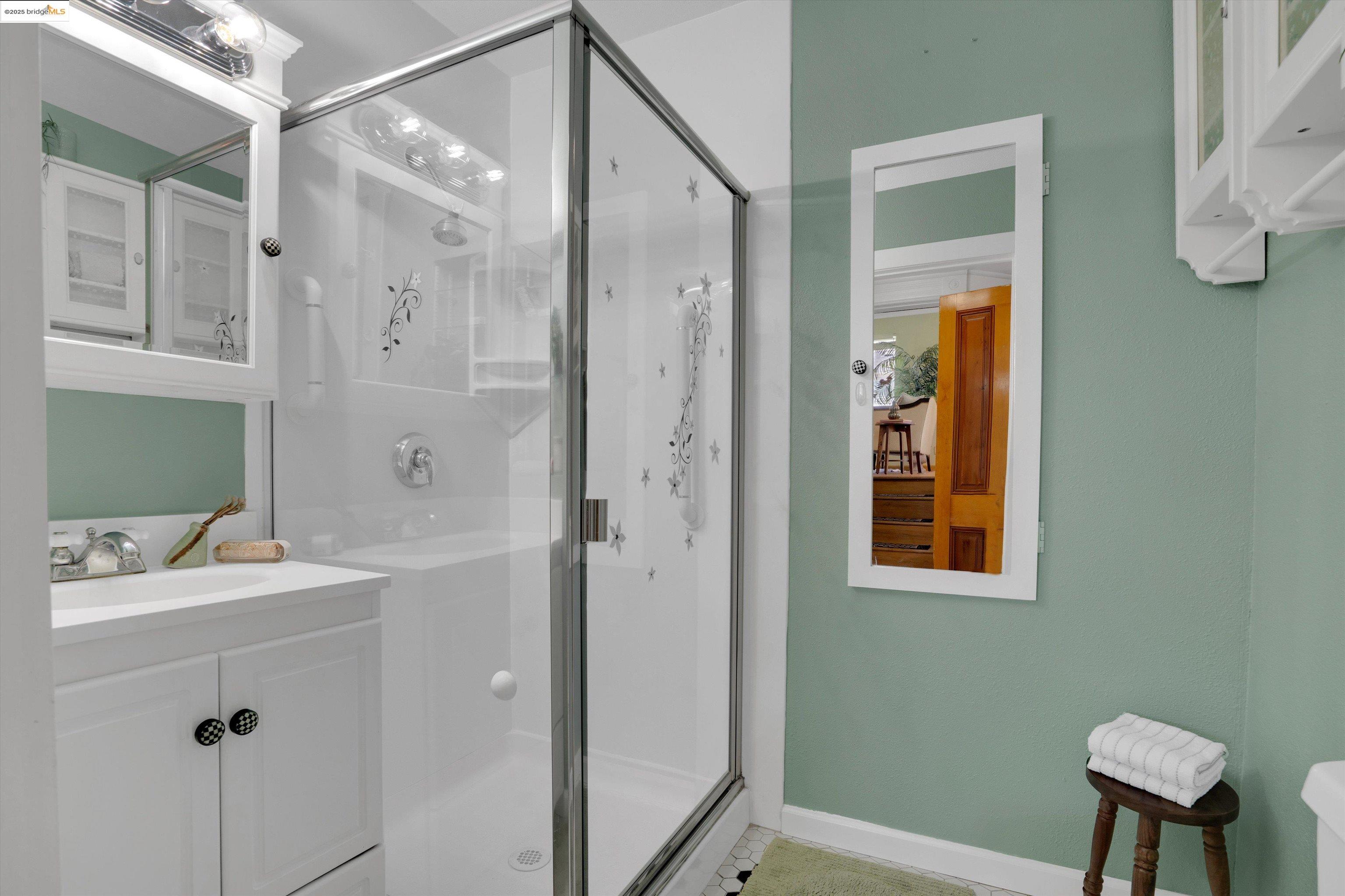 Detail Gallery Image 17 of 45 For 925 Chestnut St, Alameda,  CA 94501 - – Beds | – Baths
